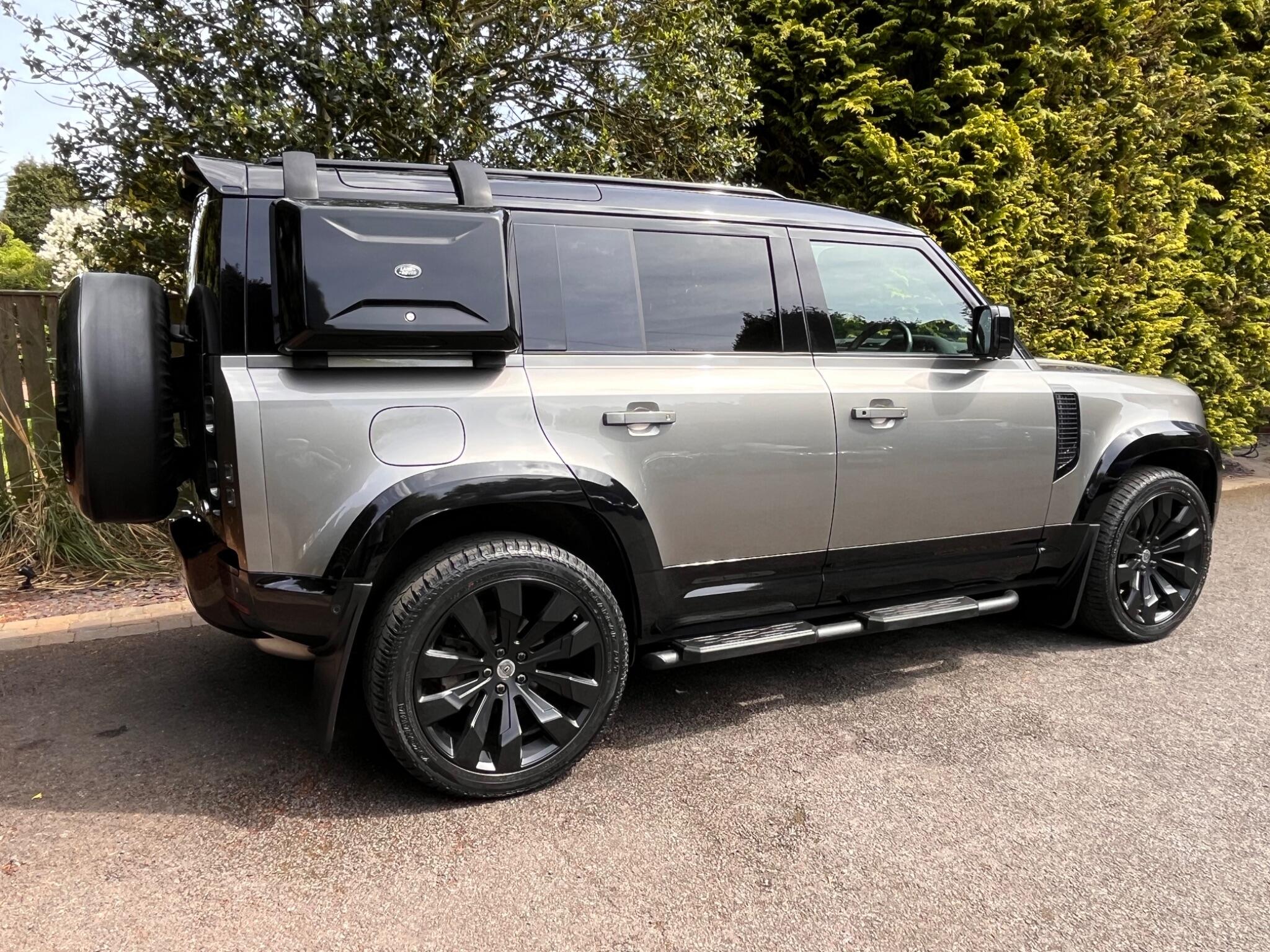 Land Rover Defender view 17