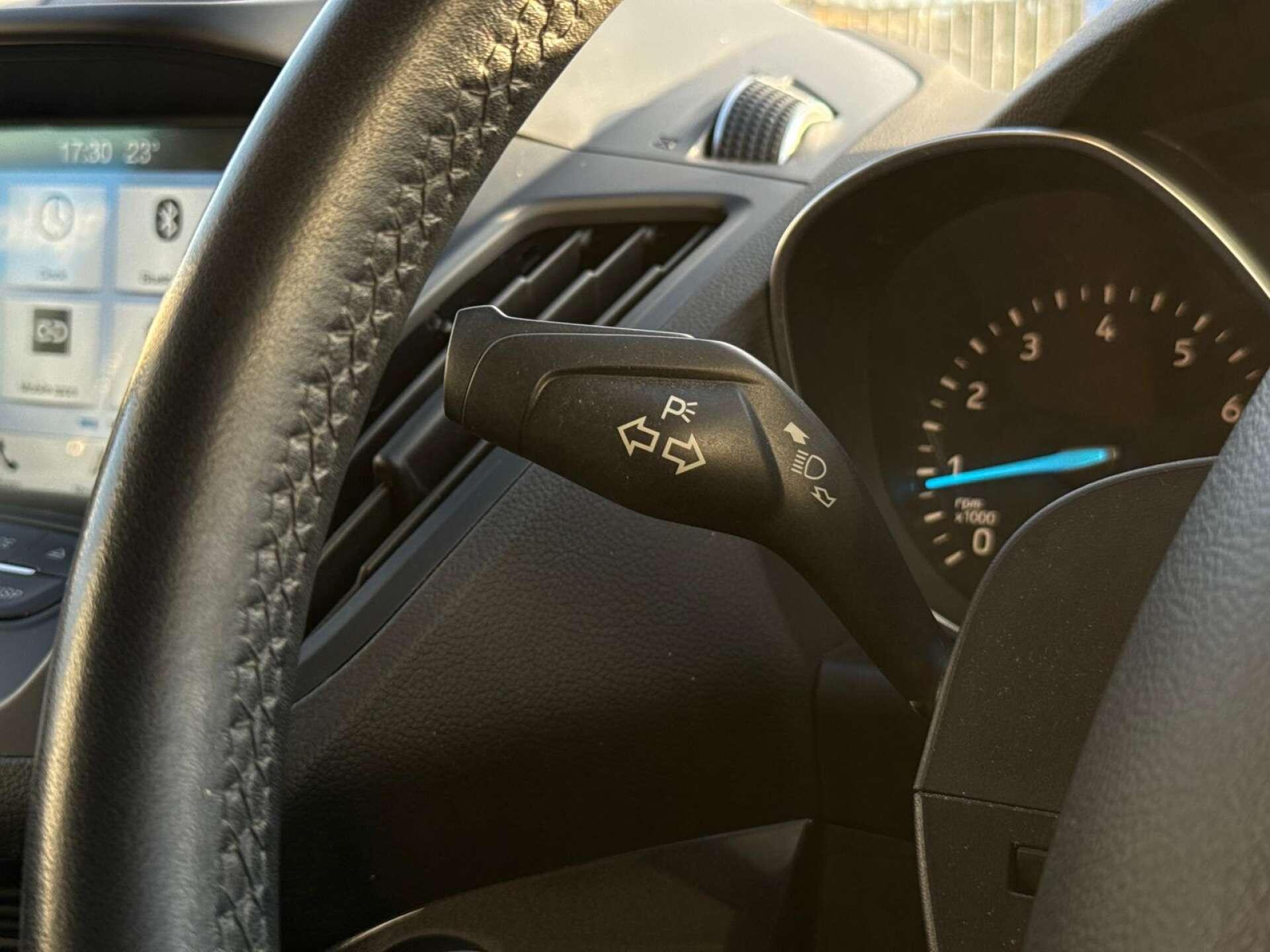 Ford Kuga view 94