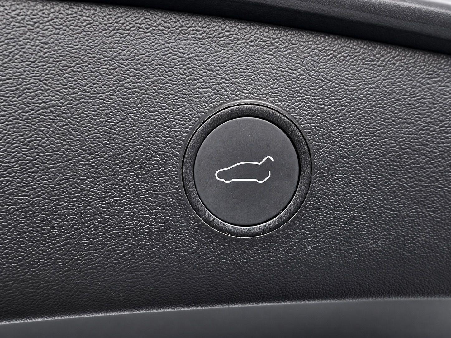 Tesla Model 3 view 34