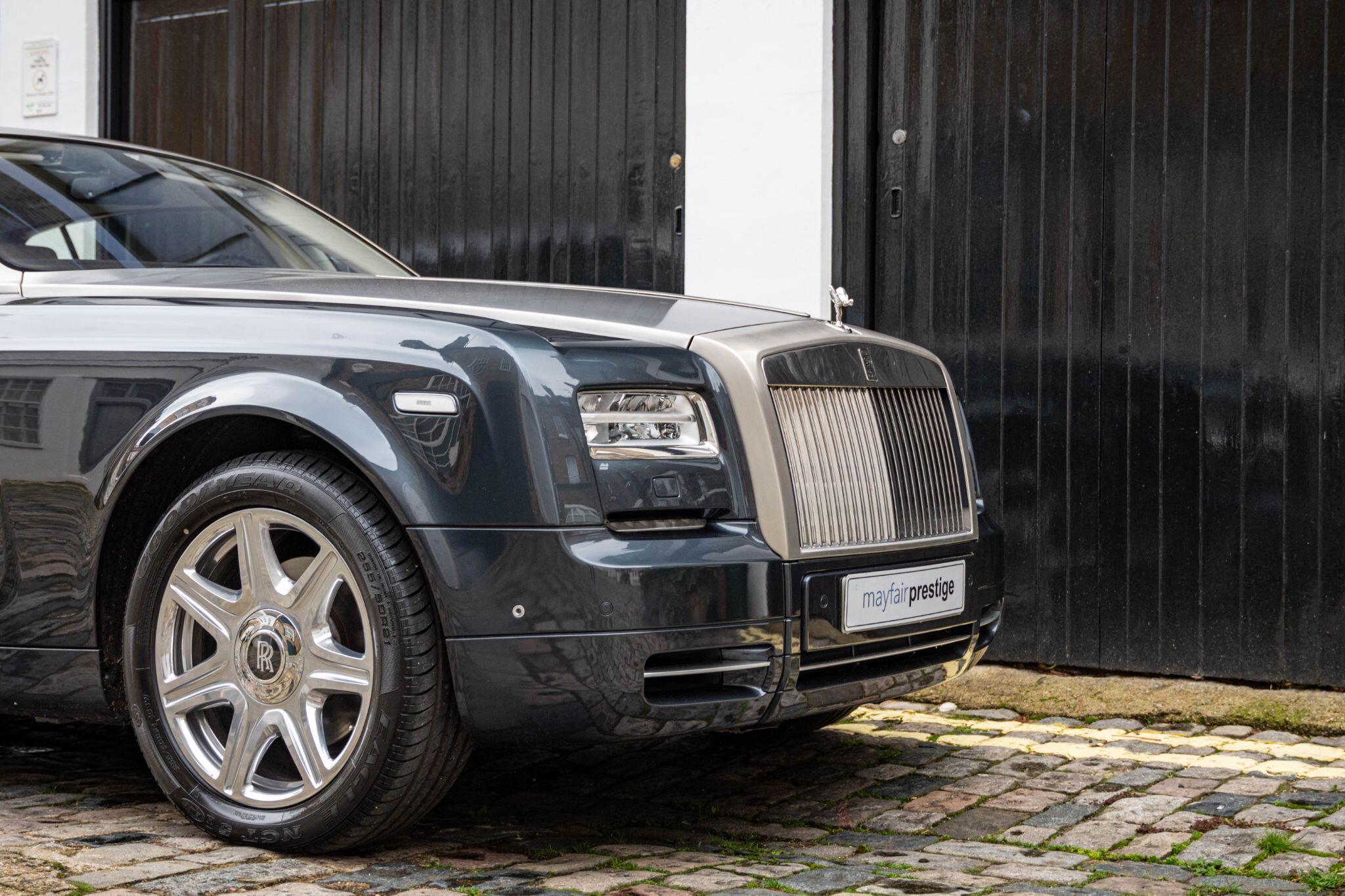 Rolls-Royce Phantom view 10