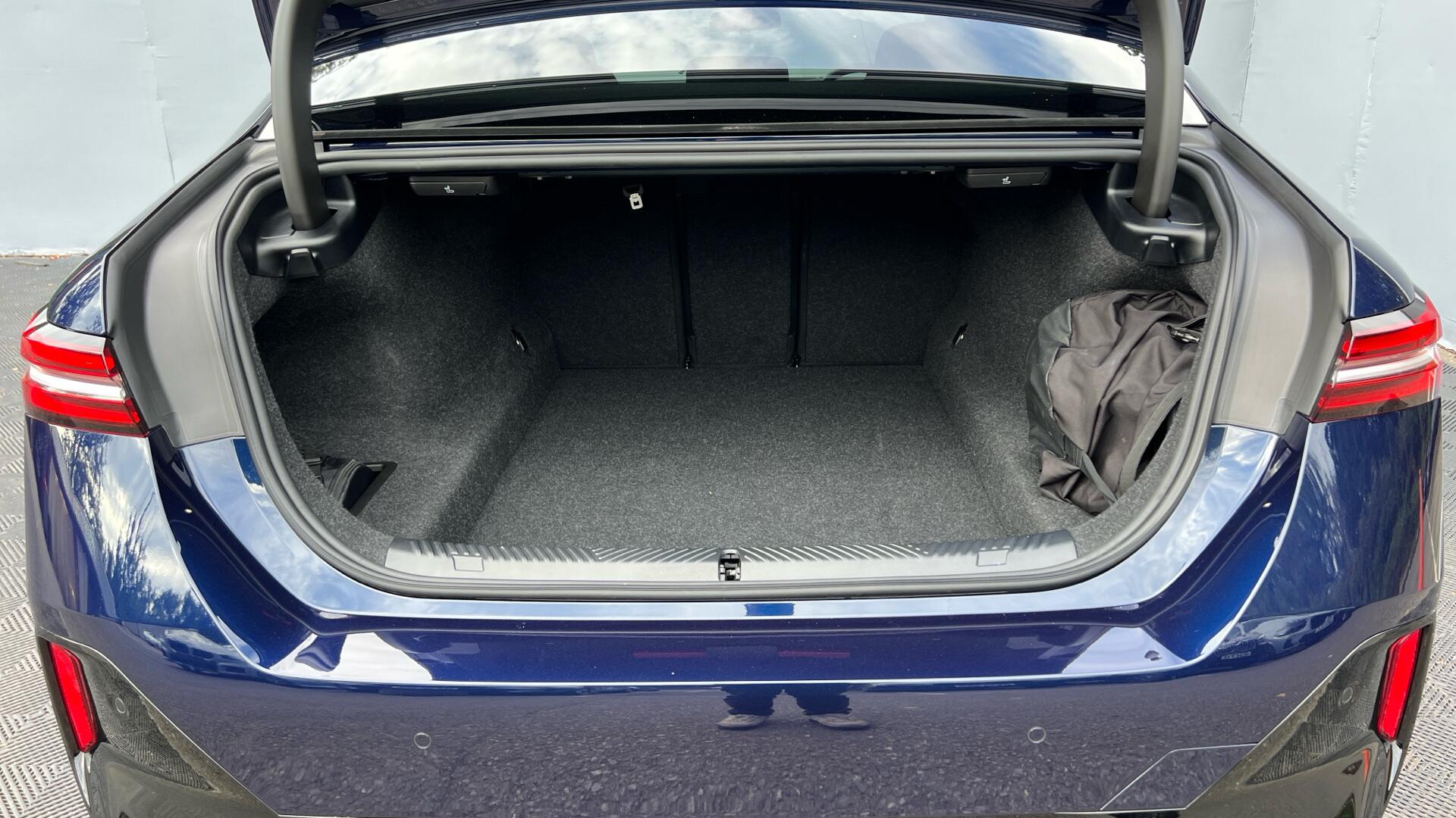 BMW 5 Series view 13