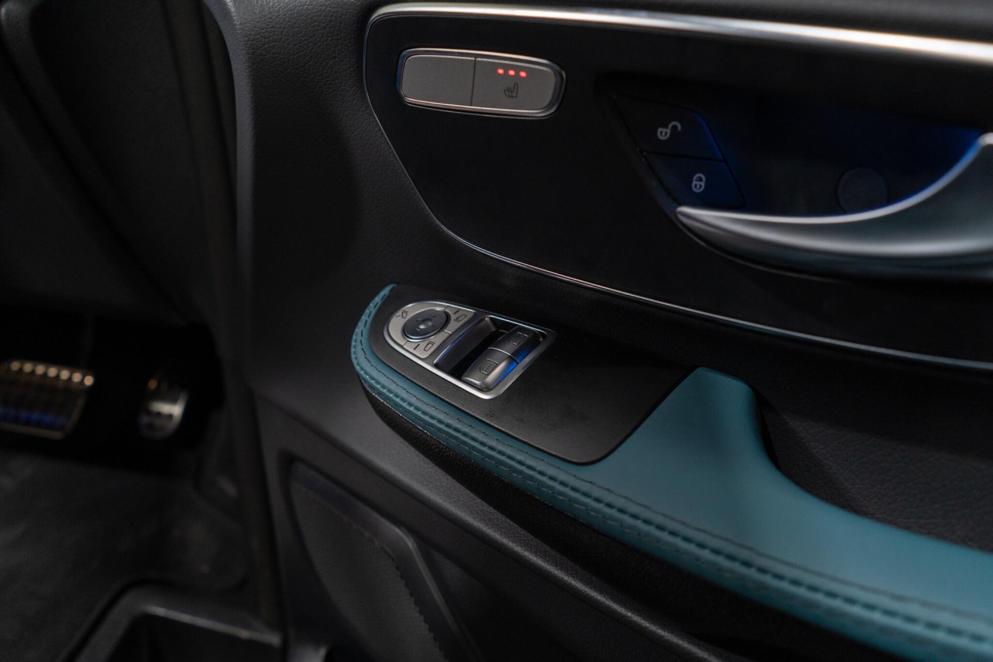 Mercedes-Benz V-Class view 22