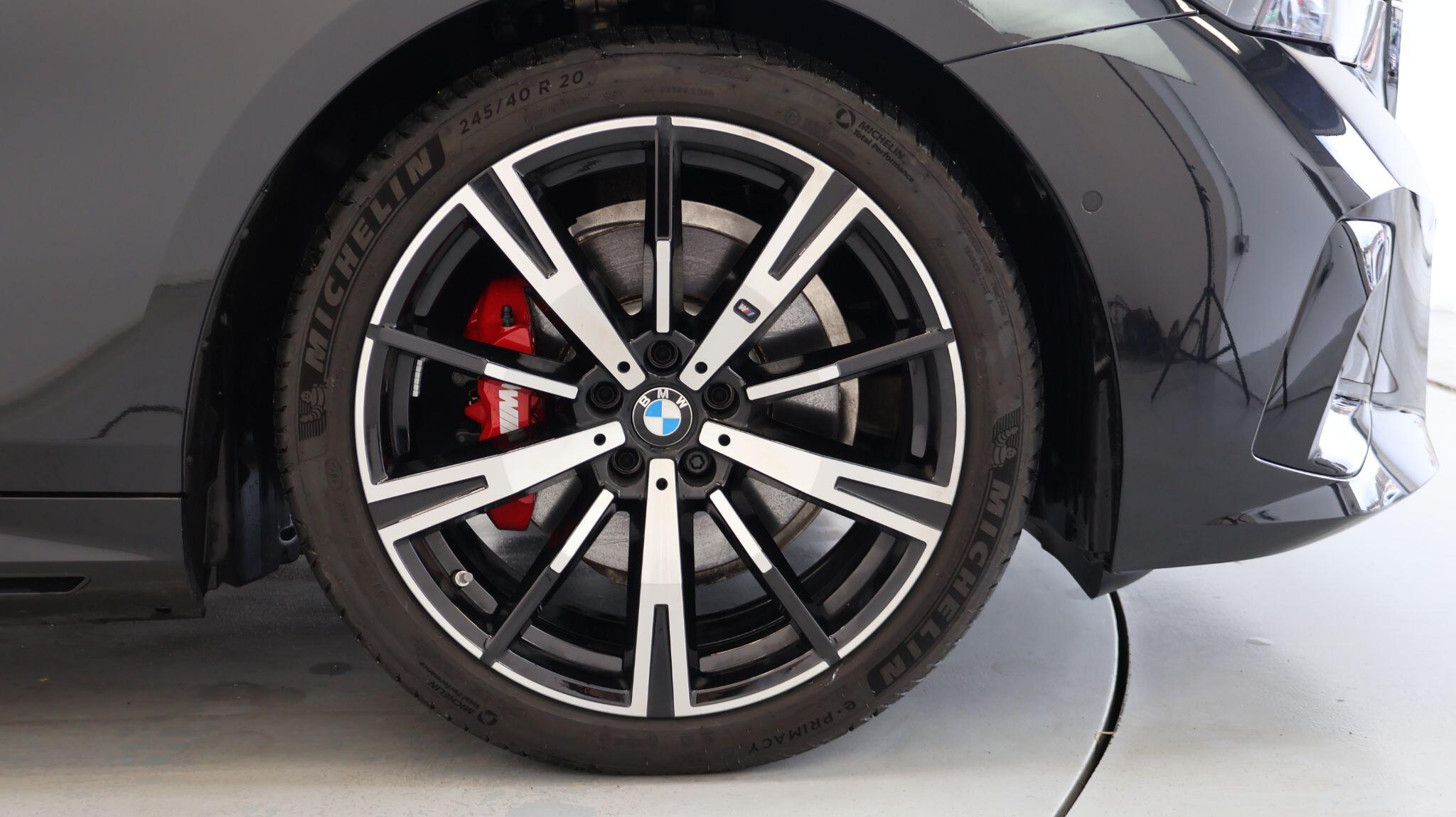 BMW 5 Series view 13
