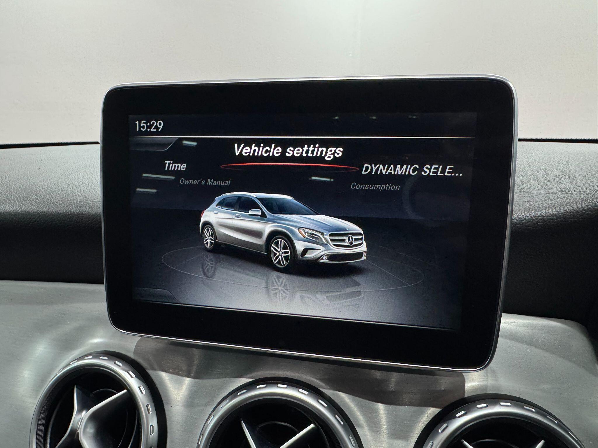Mercedes-Benz GLA view 41