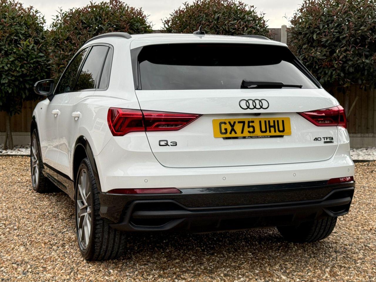 Audi Q3 view 9