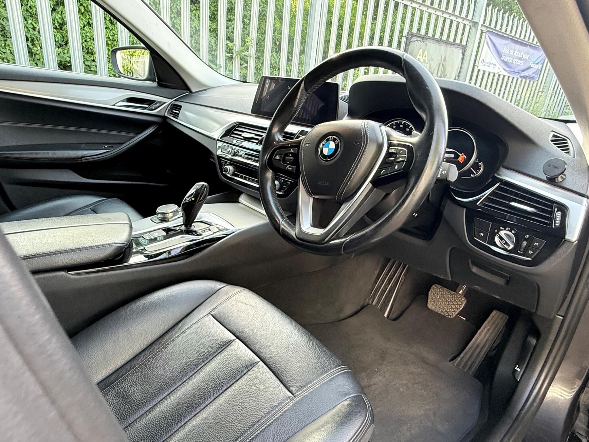 2017 BMW 5 Series image 19