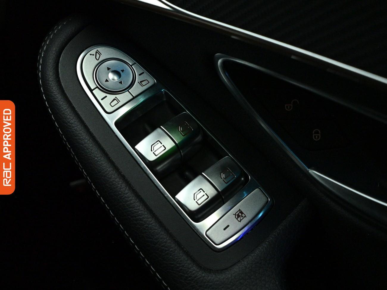 Mercedes-Benz EQC view 36