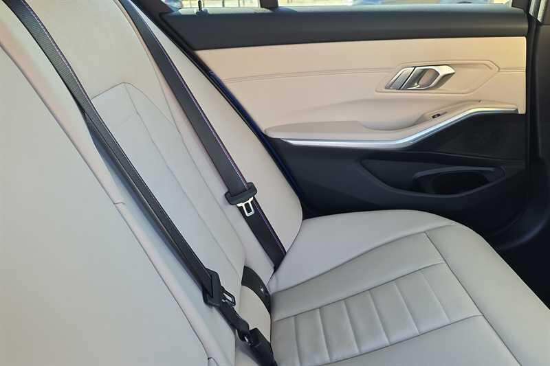 BMW 3 Series view 26