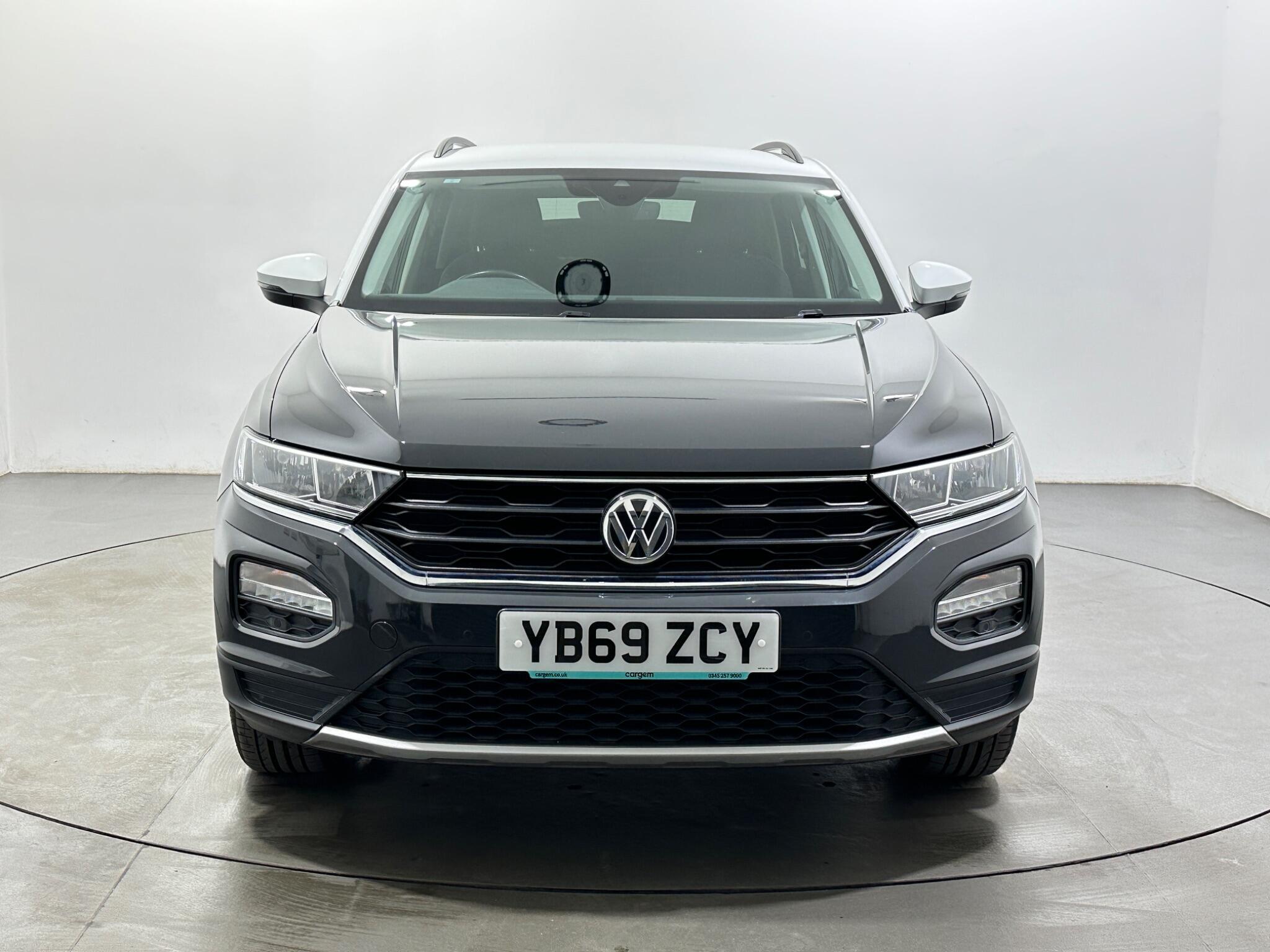 Volkswagen T-Roc view 3