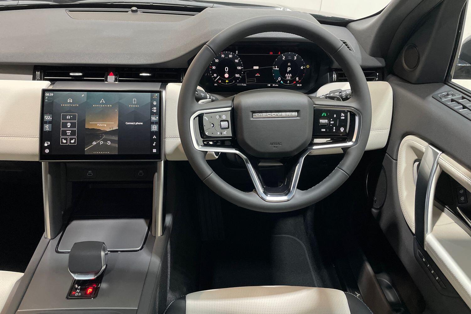 Land Rover Discovery Sport view 11