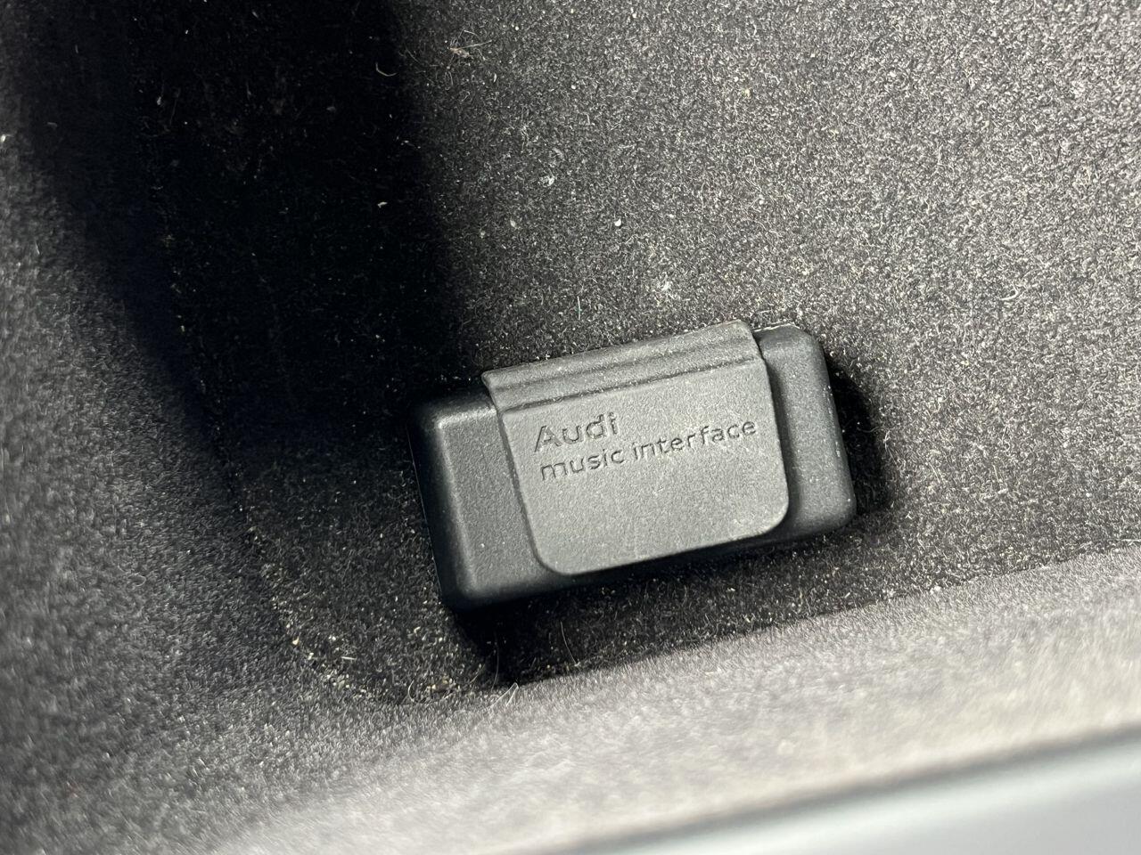Audi A8 view 35