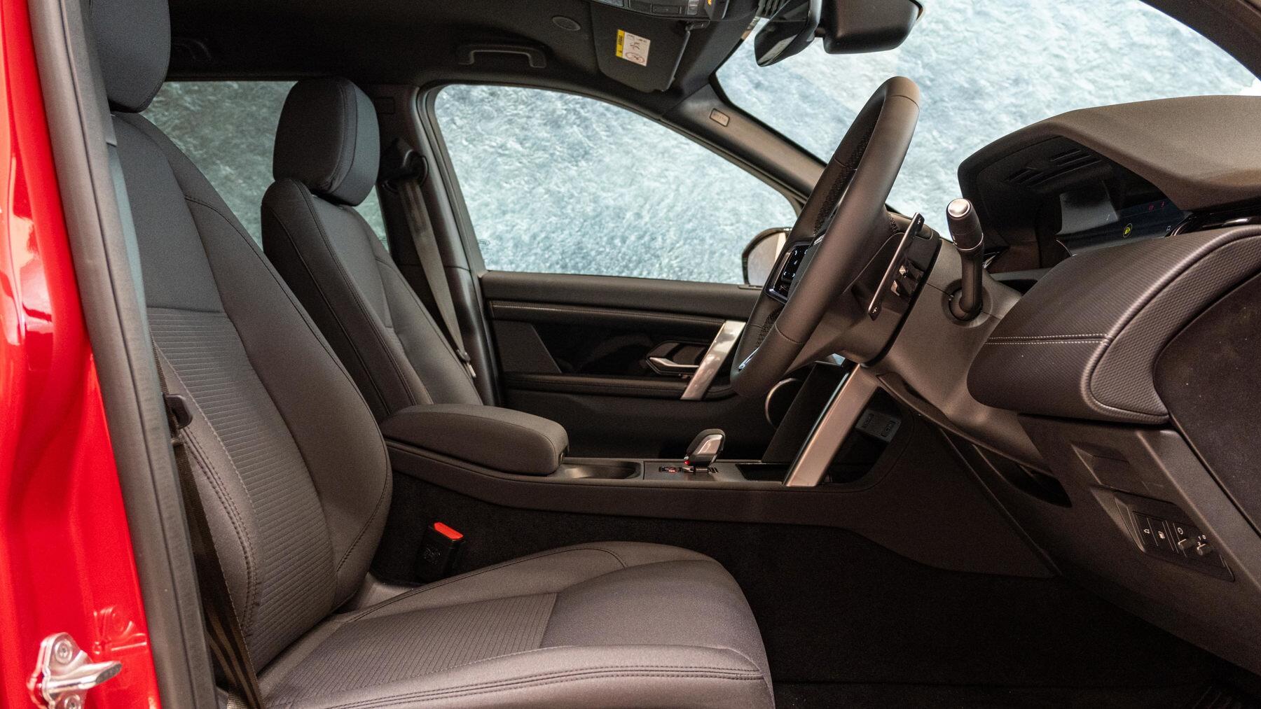 Land Rover Discovery Sport view 38