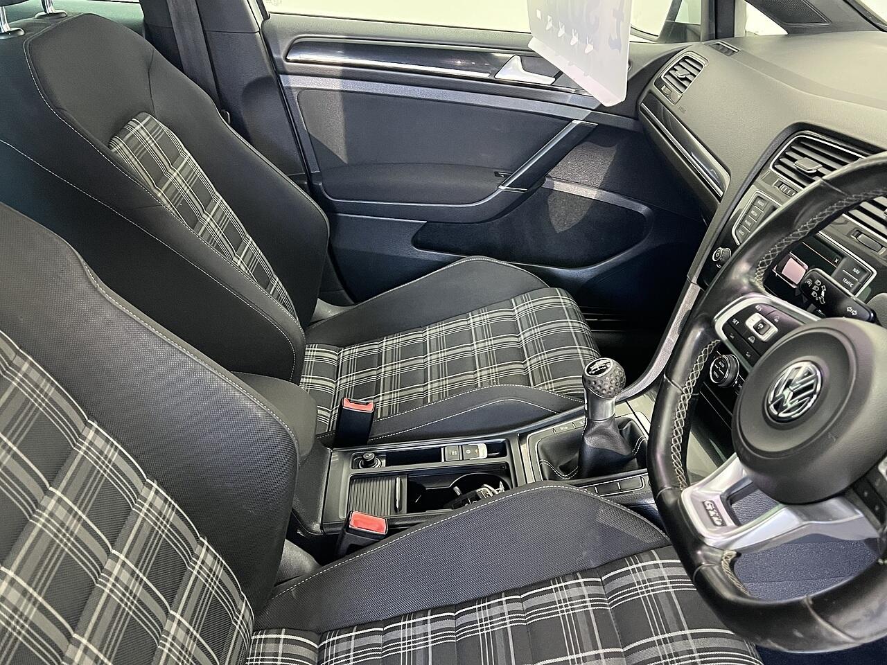 Volkswagen Golf view 8