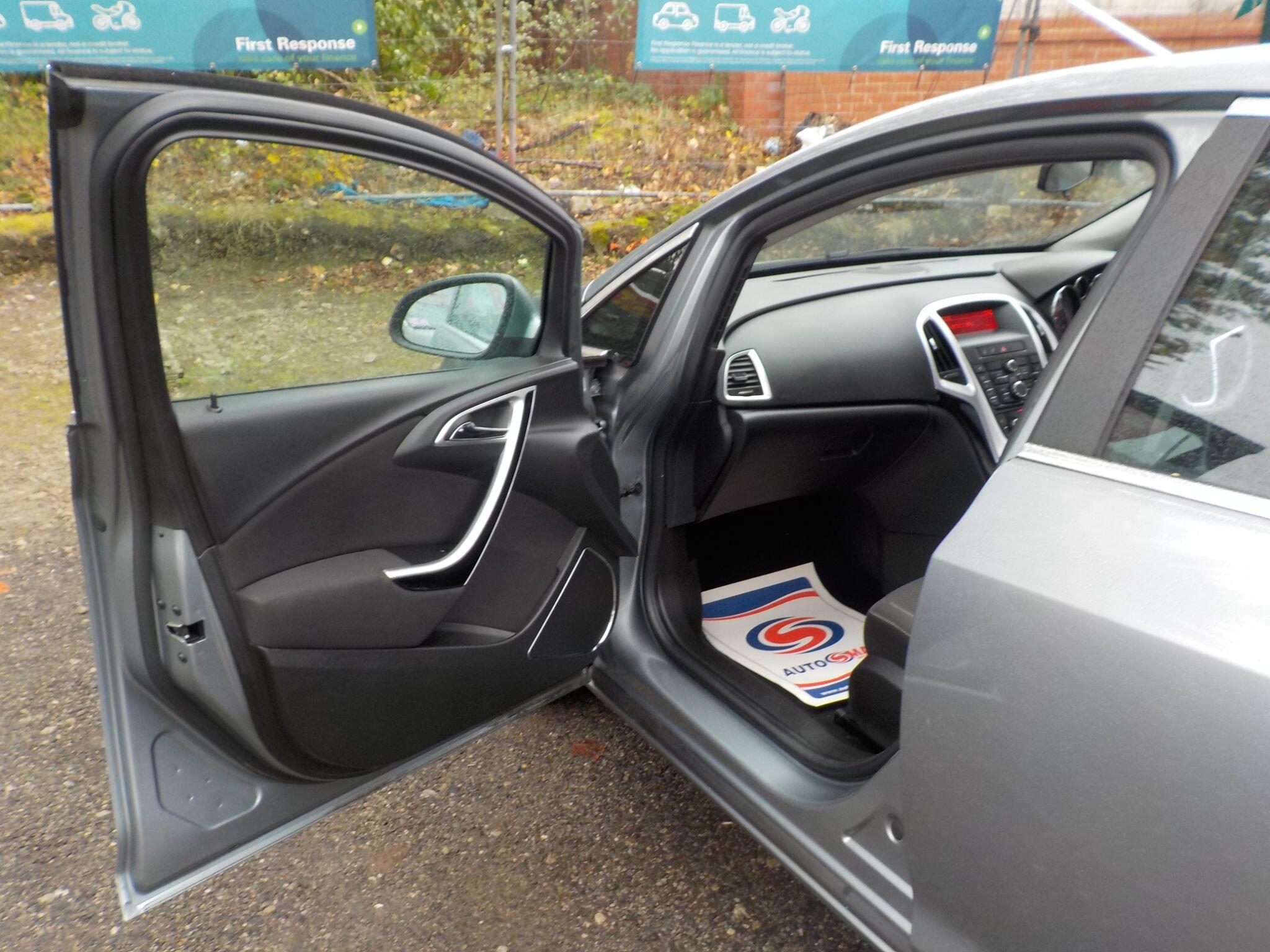 Vauxhall Astra 1.4 16v SRi Euro 5 5dr
