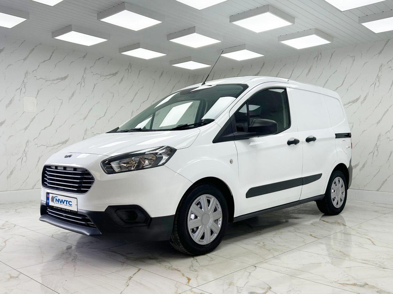 Ford Transit Courier view 8