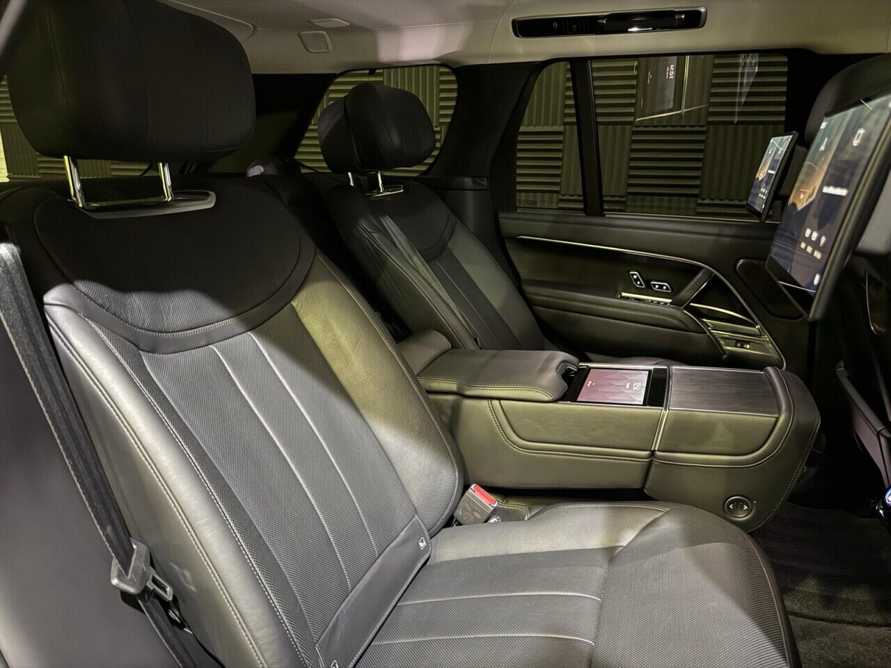 Land Rover Range Rover view 19