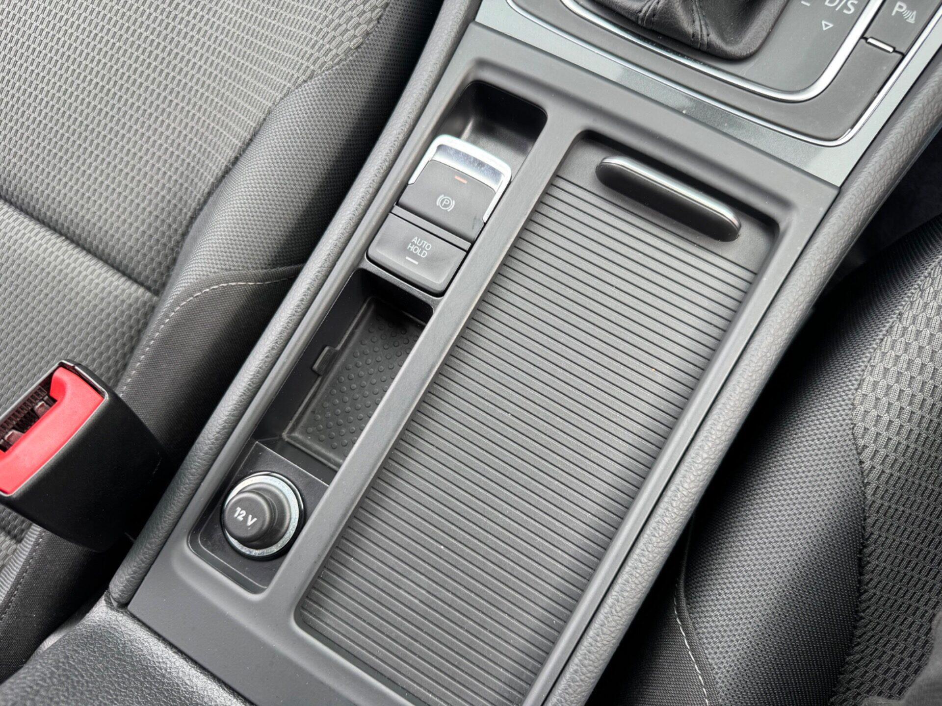 Volkswagen Golf view 48