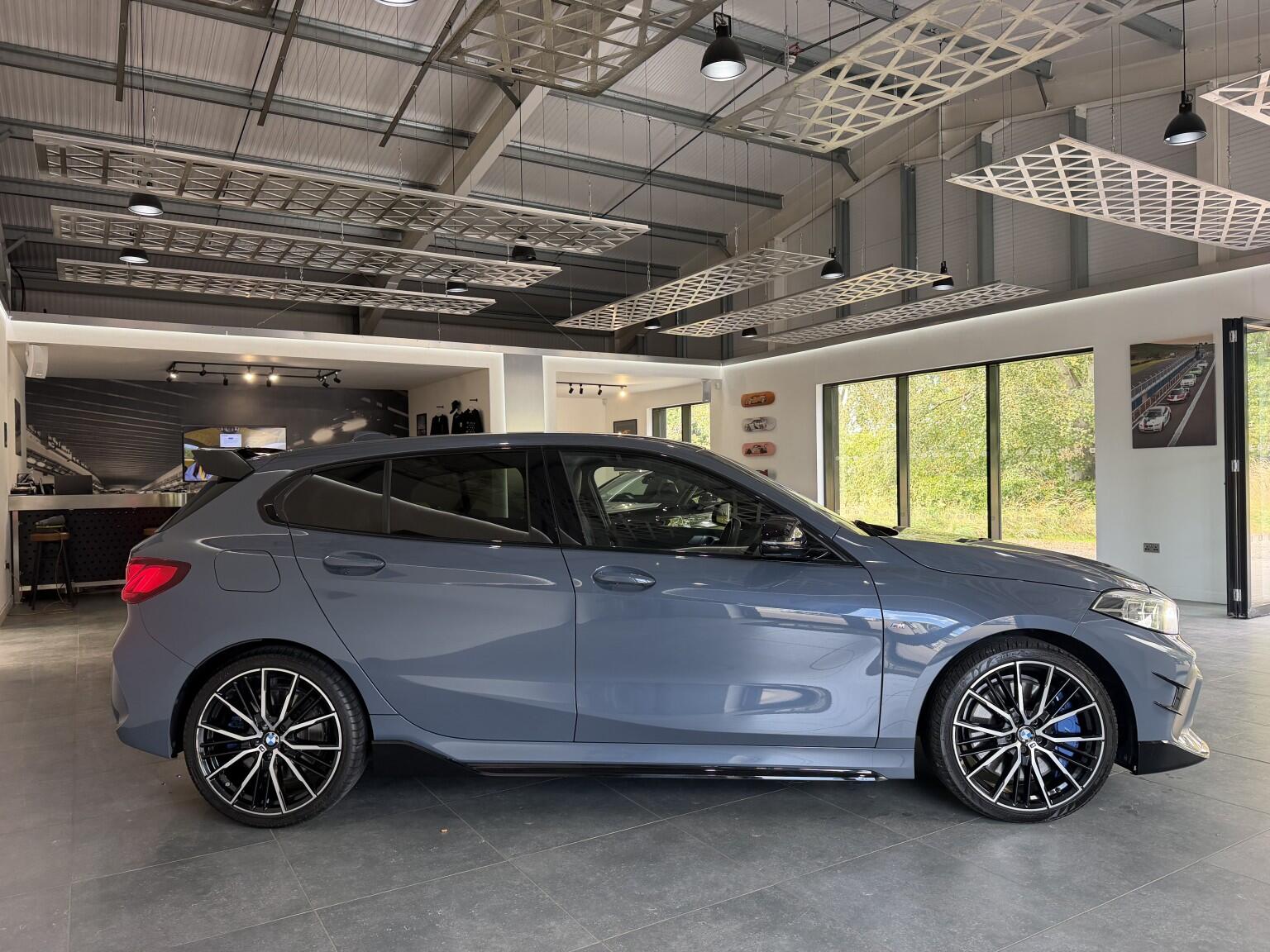 BMW 1 Series view 18