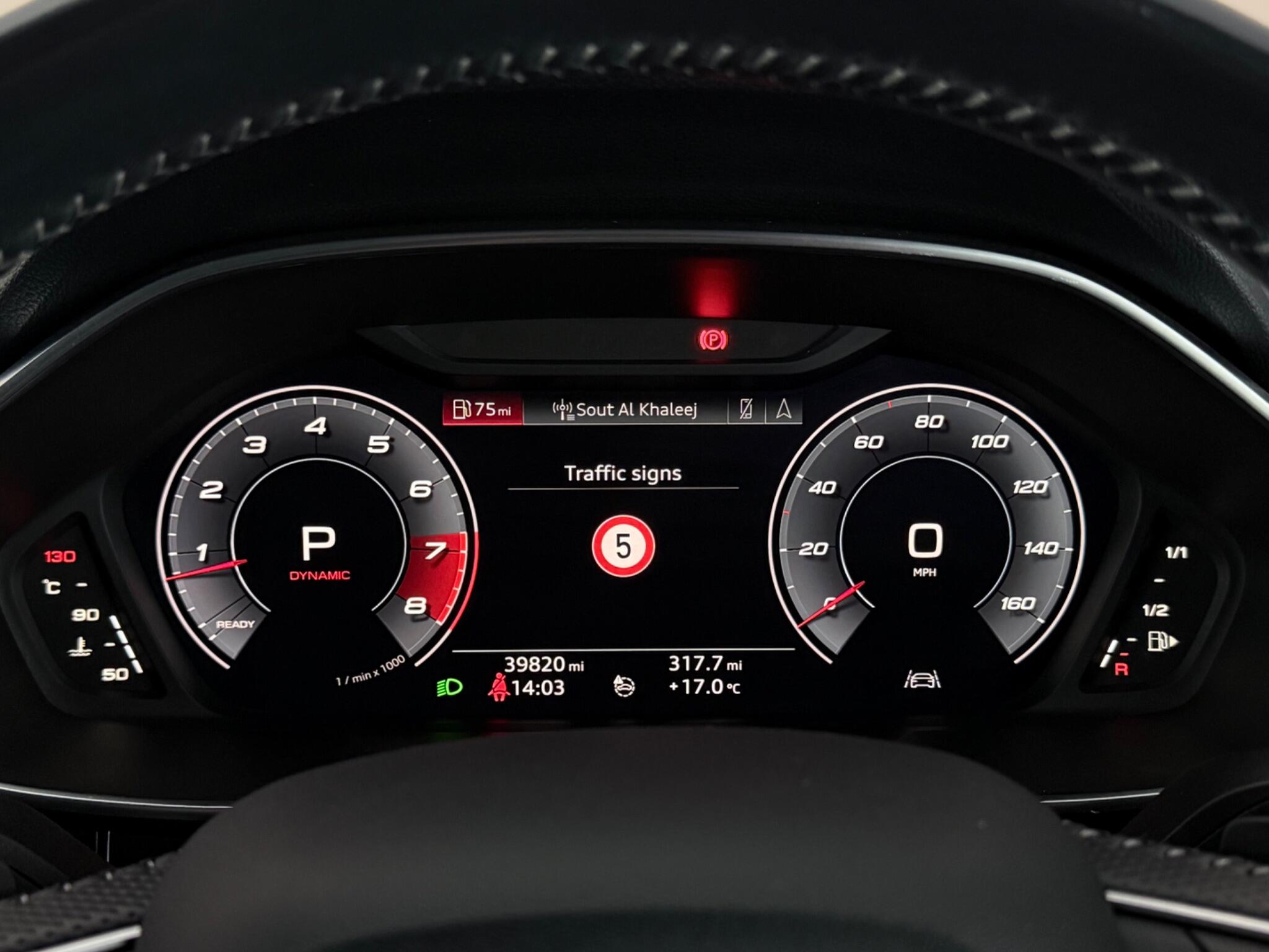 Audi Q3 view 16