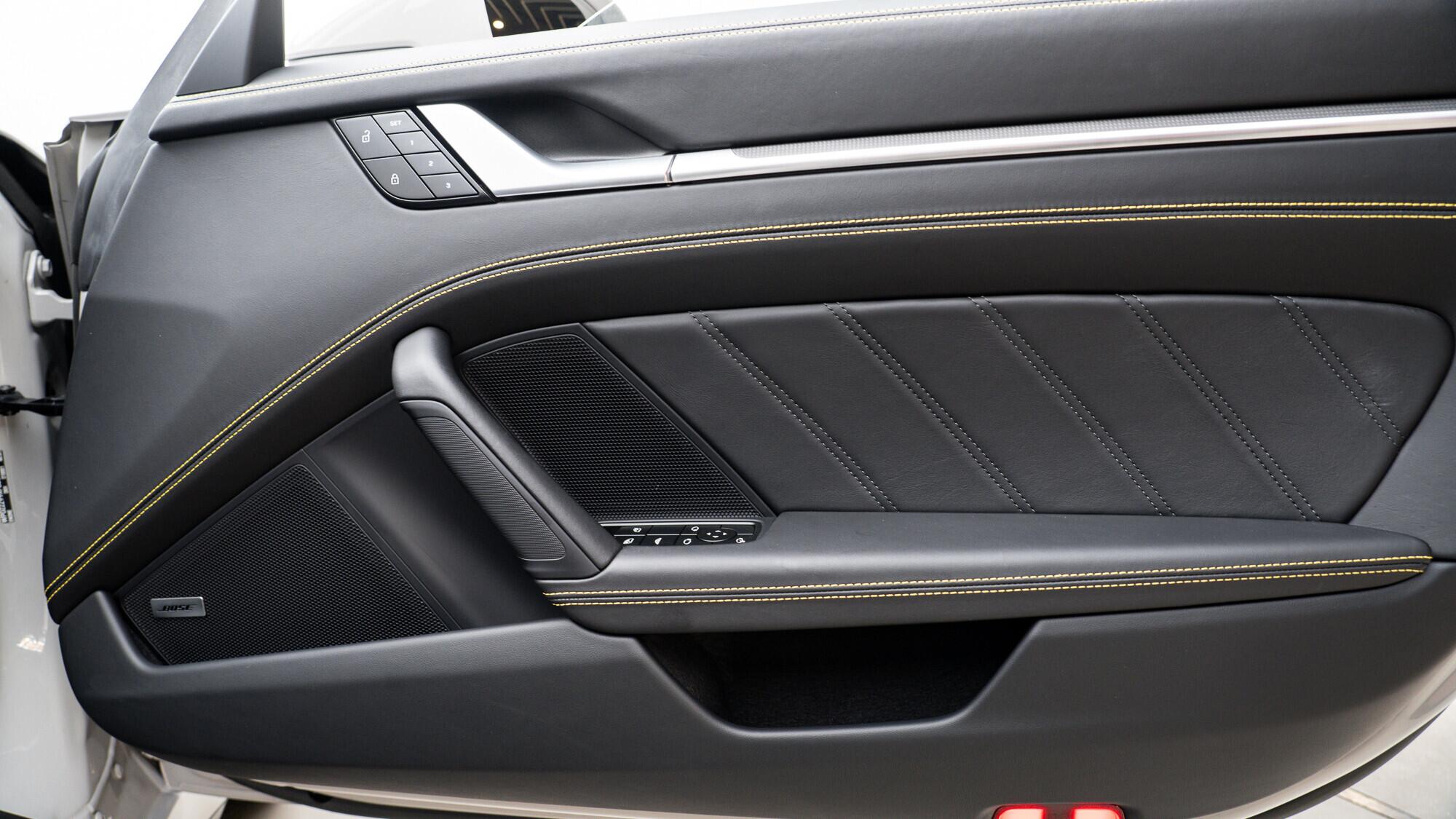 Porsche 911 view 43