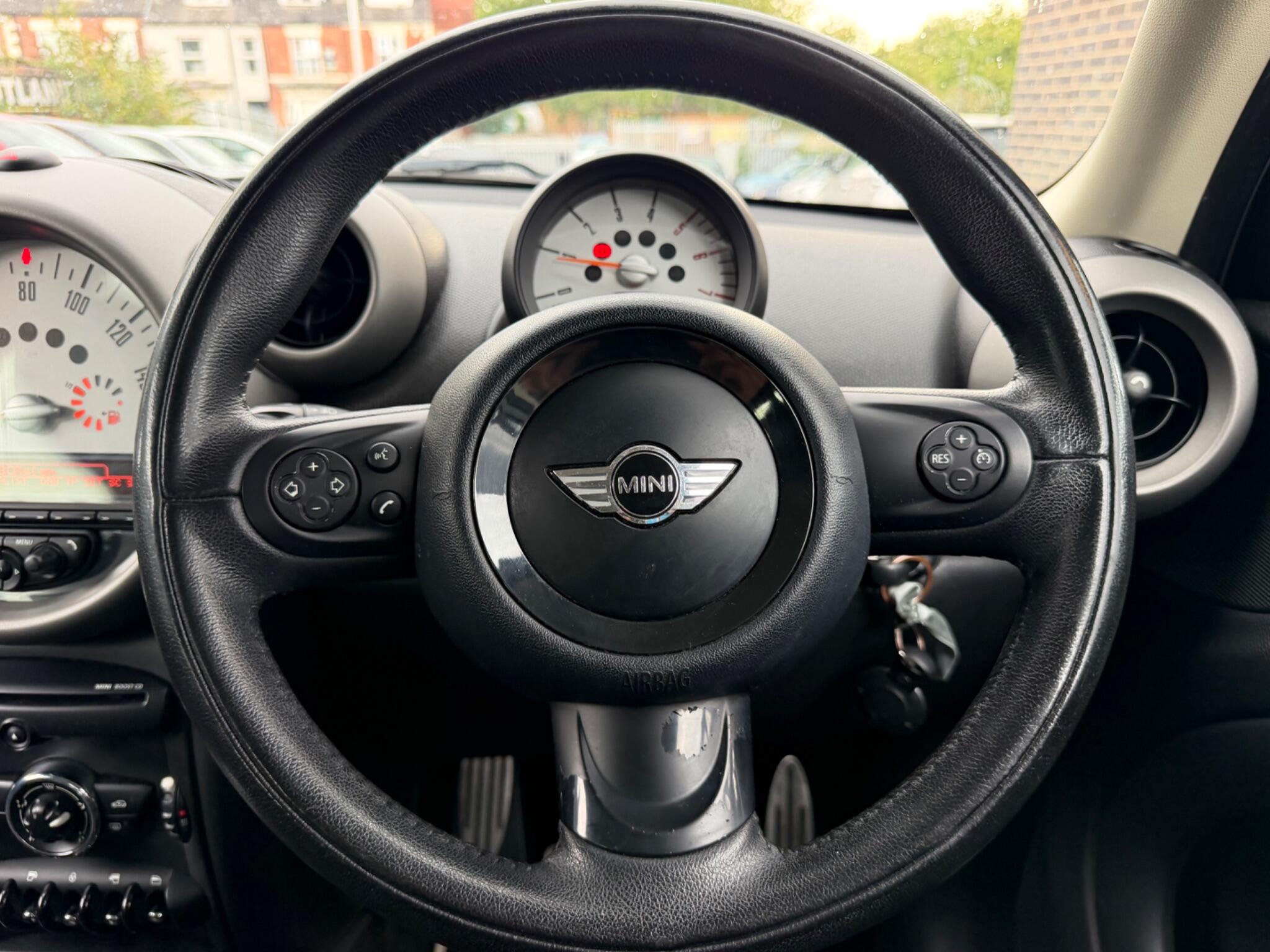 Mini Countryman view 30