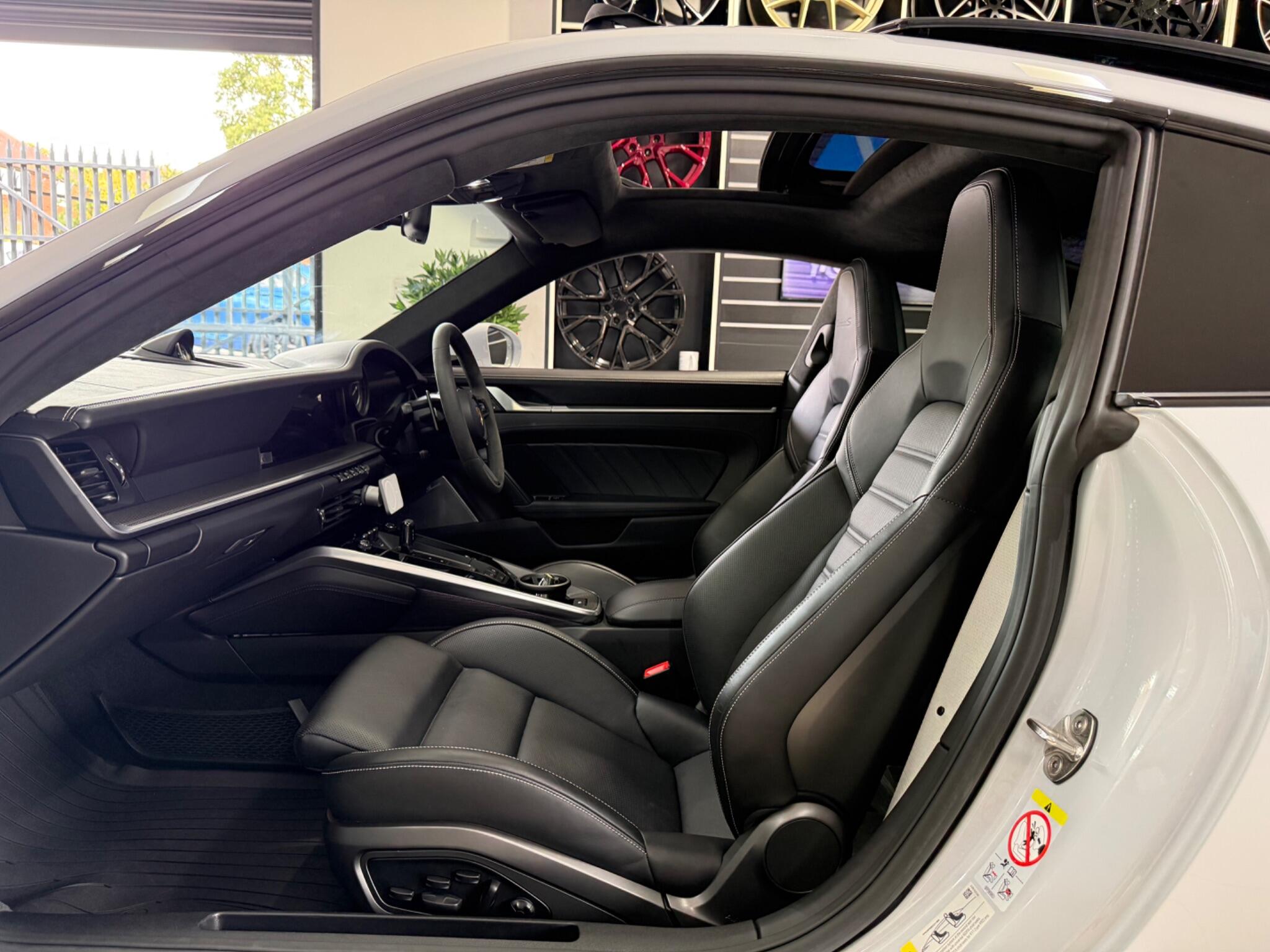 Porsche 911 view 52