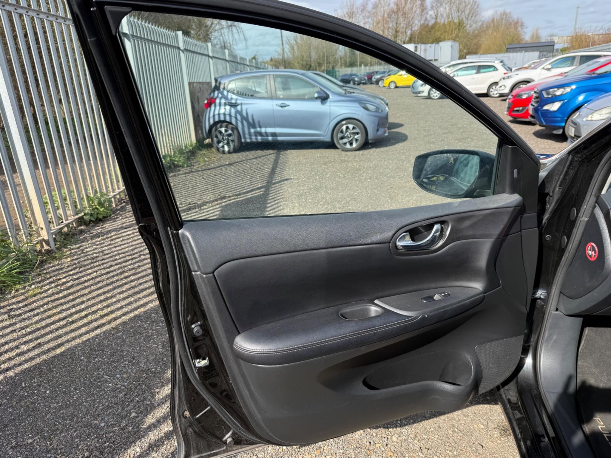 2016 Nissan Pulsar image 32