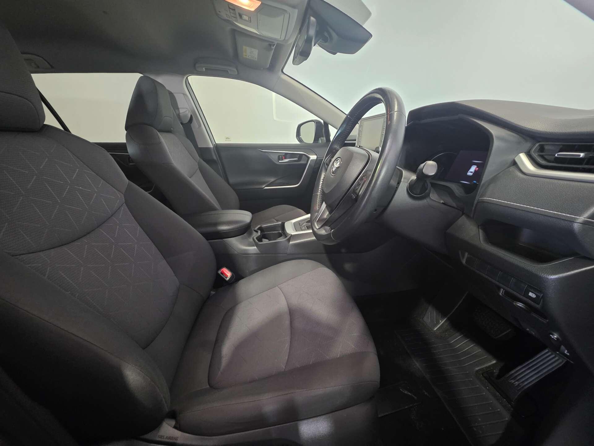 Toyota Rav4 view 11