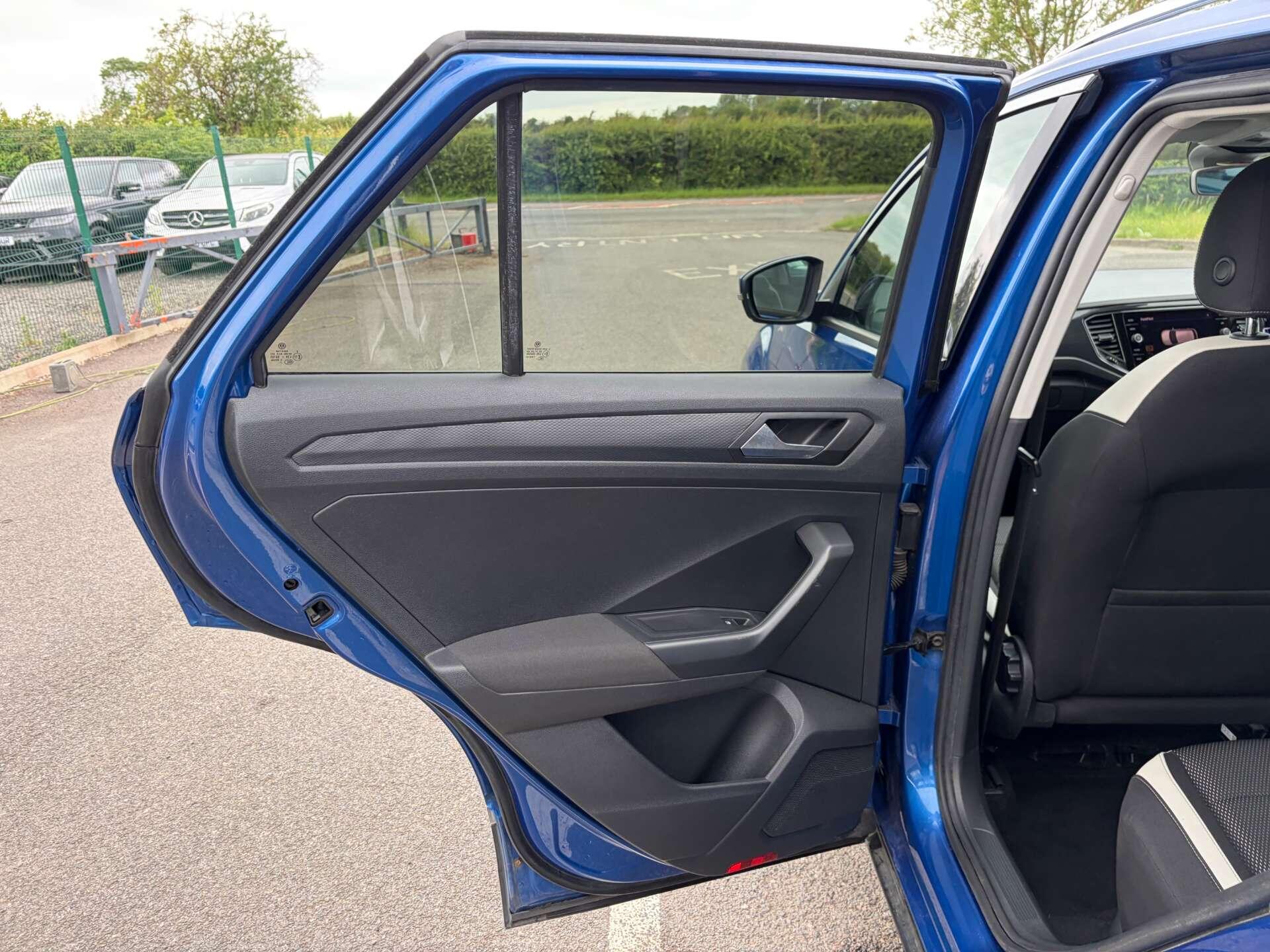 Volkswagen T-Roc view 19