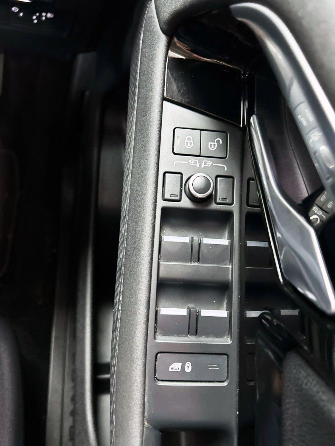 Land Rover Range Rover Evoque view 21