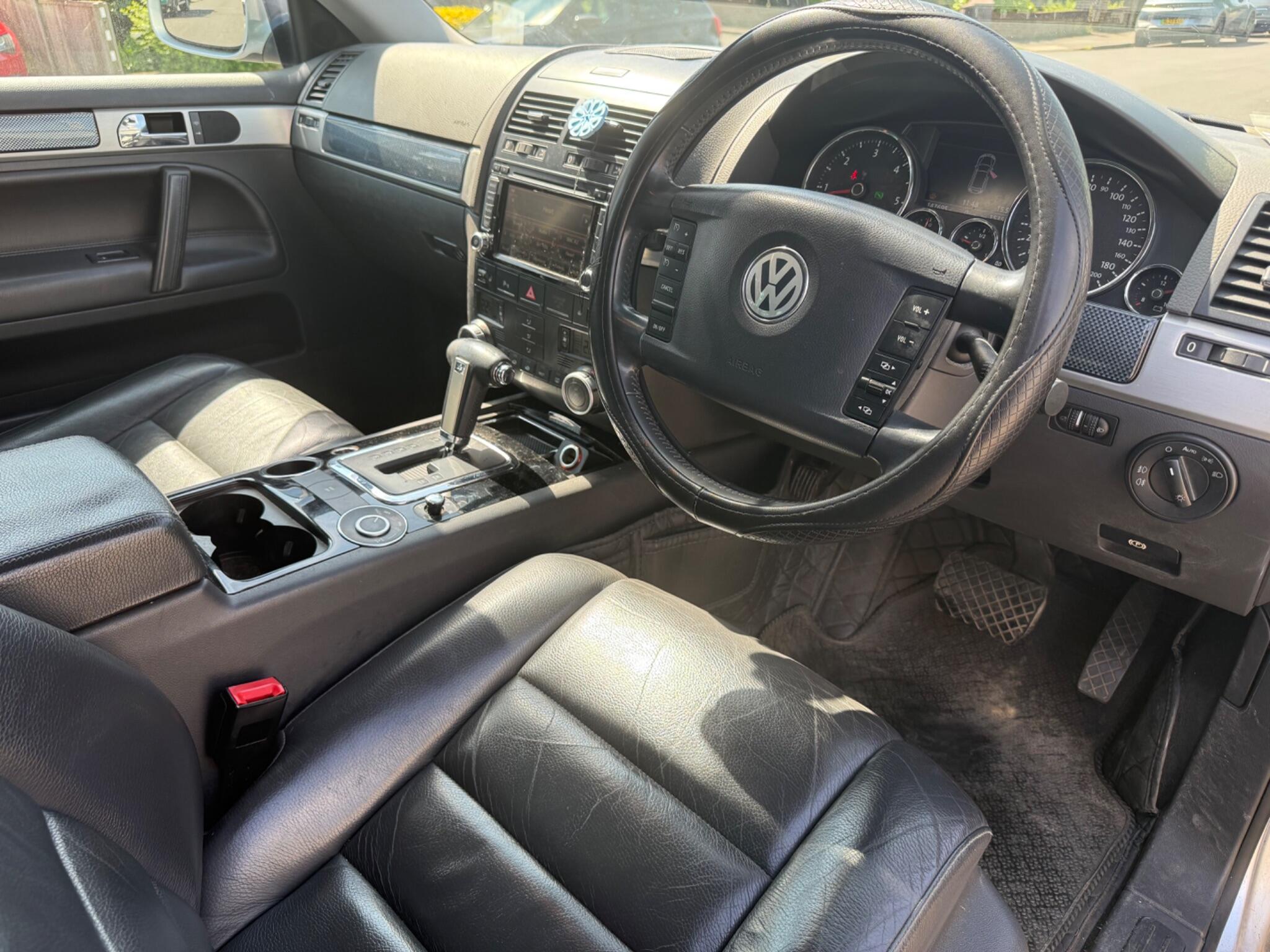 Volkswagen Touareg view 2