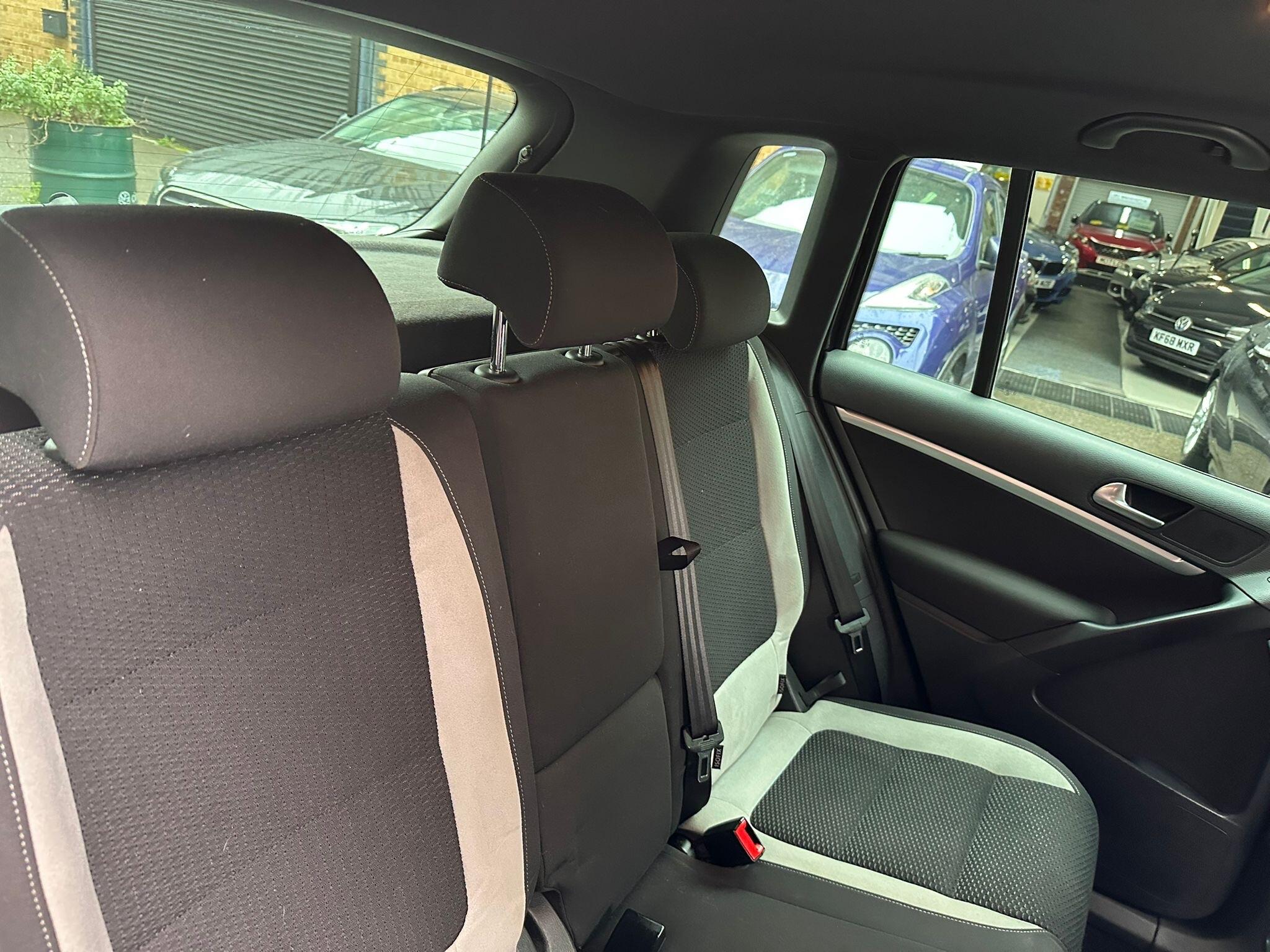 Volkswagen Tiguan view 23
