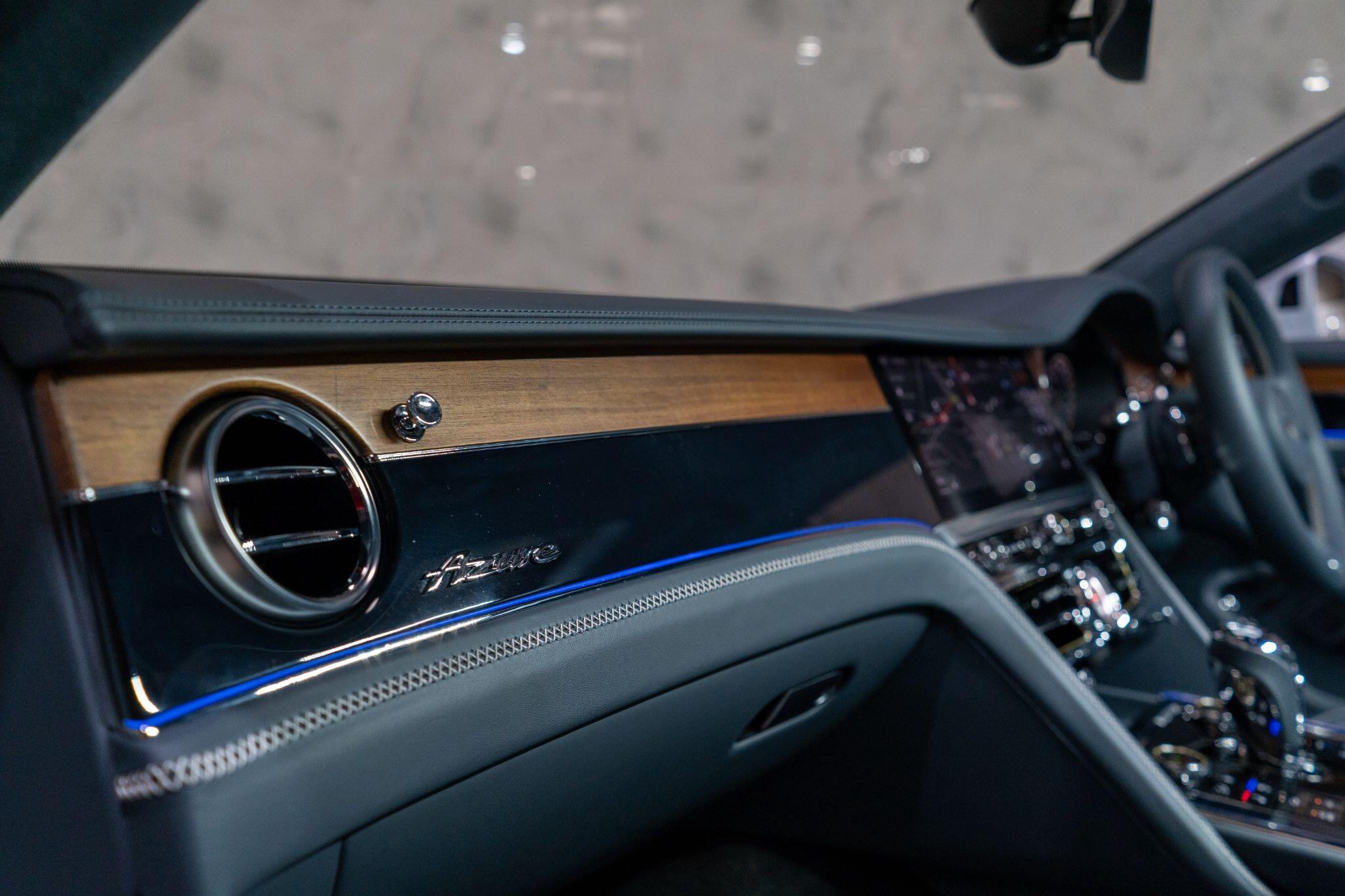 Bentley Flying Spur view 43