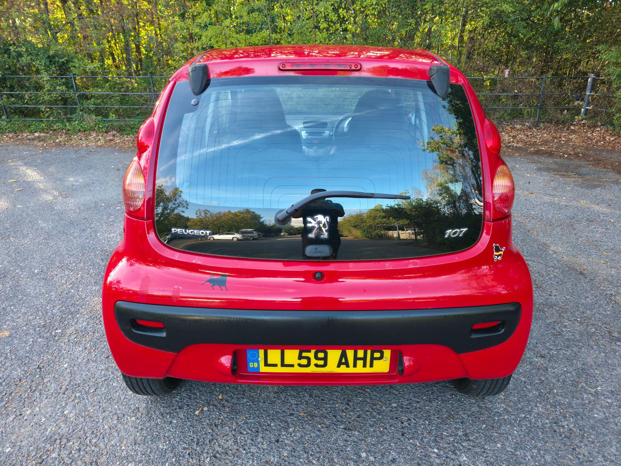 Peugeot 107 view 10