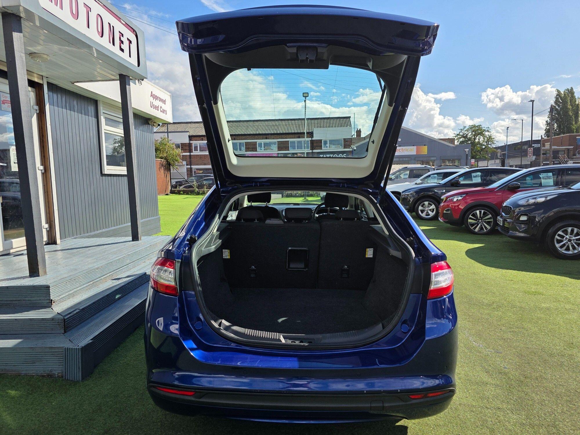 Ford Mondeo view 18