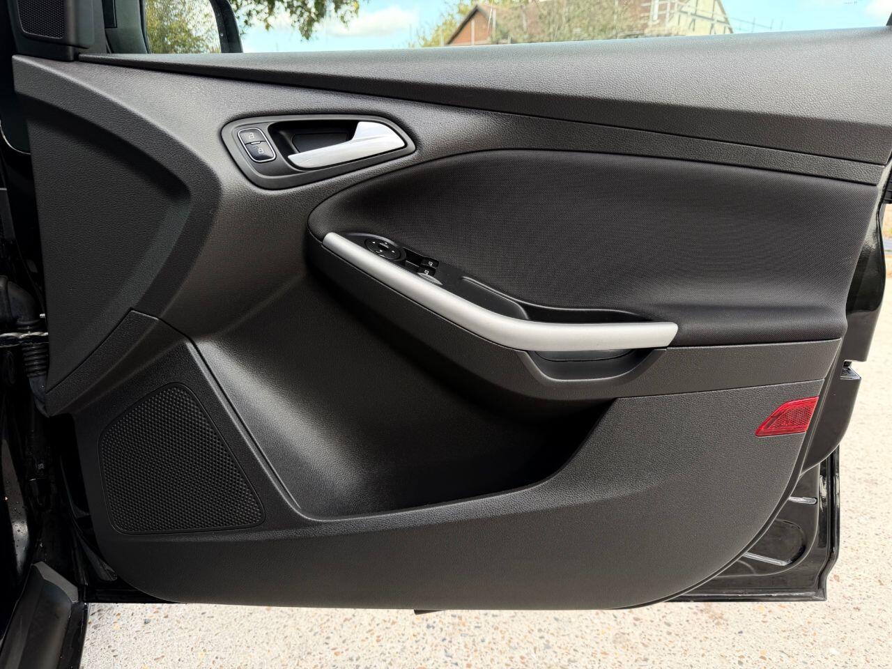 Ford Focus view 16