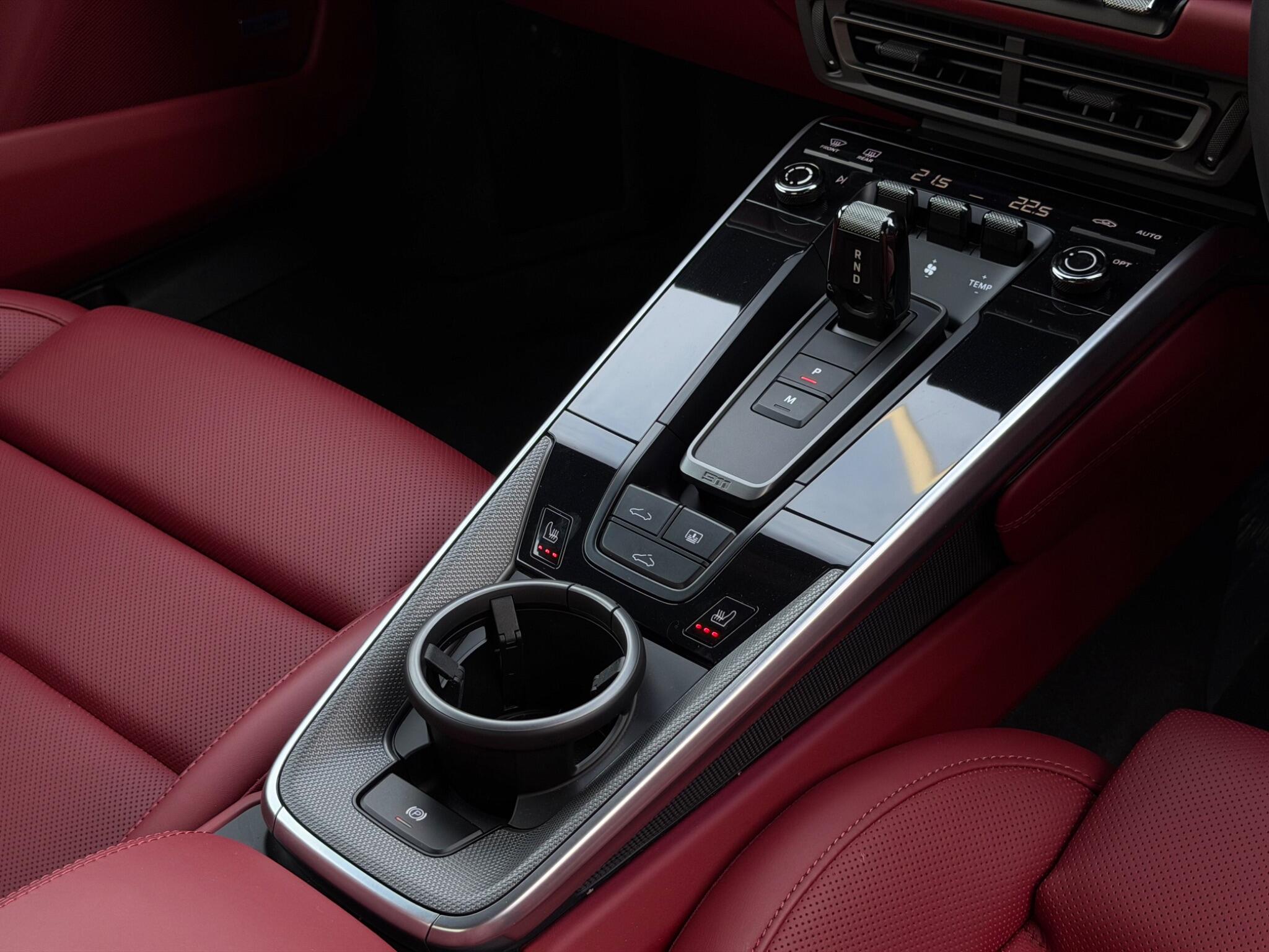 Porsche 911 view 25