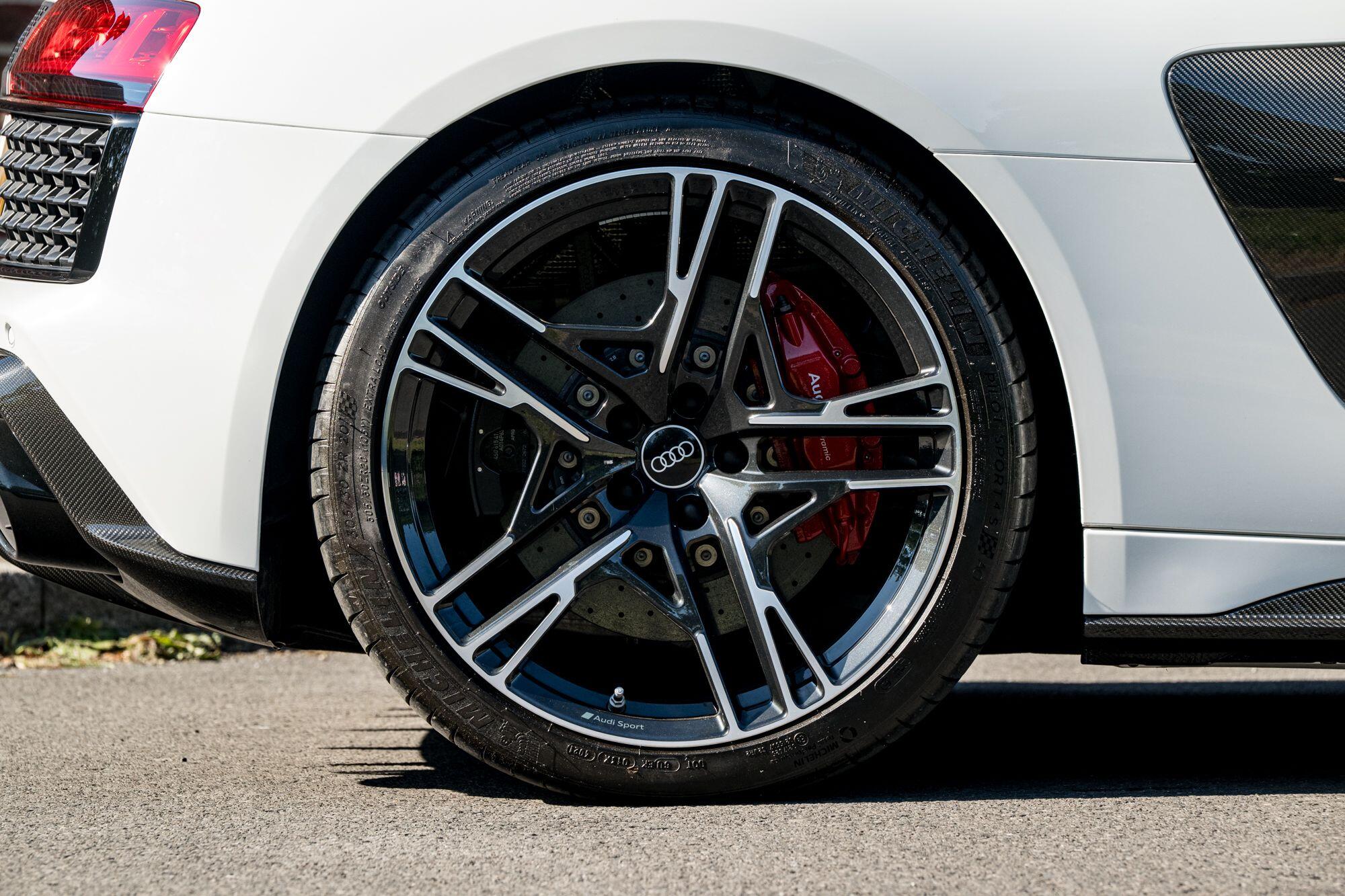 Audi R8 view 40