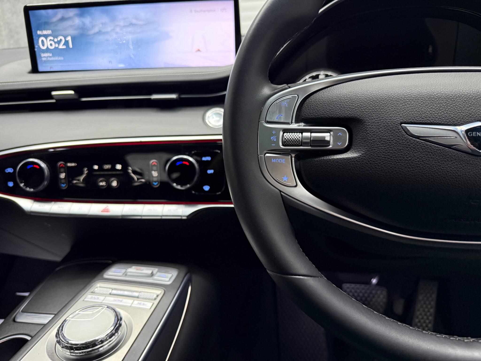 Genesis GV70 view 10