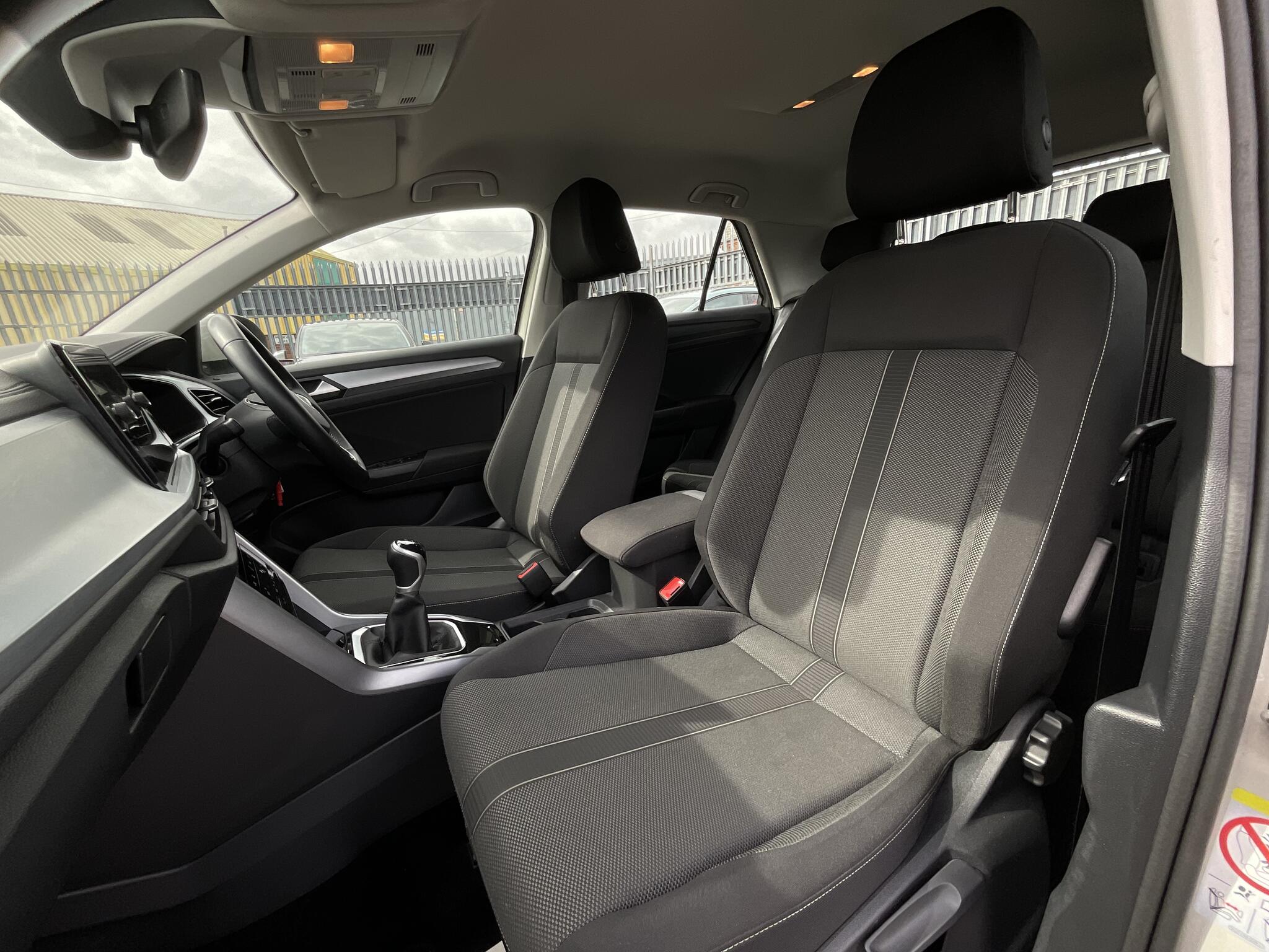 Volkswagen T-Roc view 18