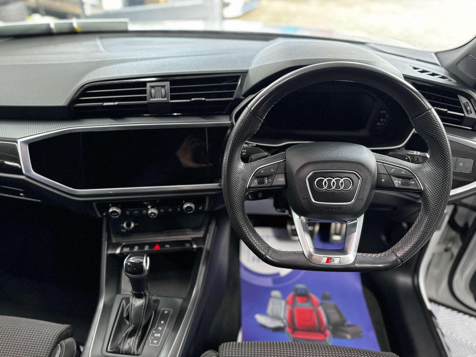 Audi Q3 view 41