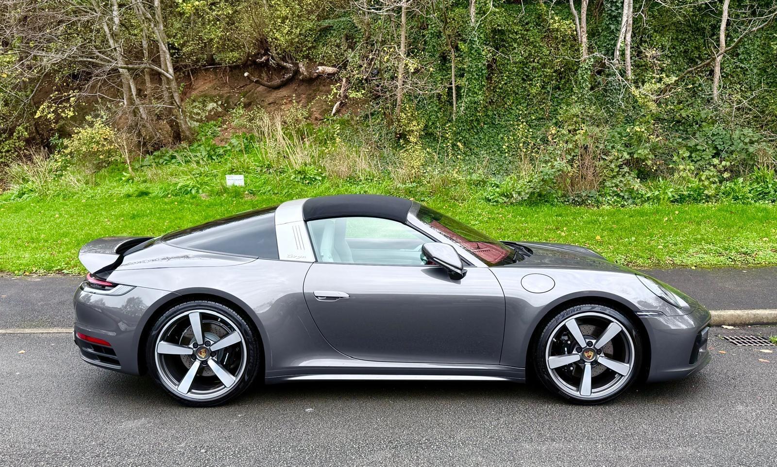 Porsche 911 view 75