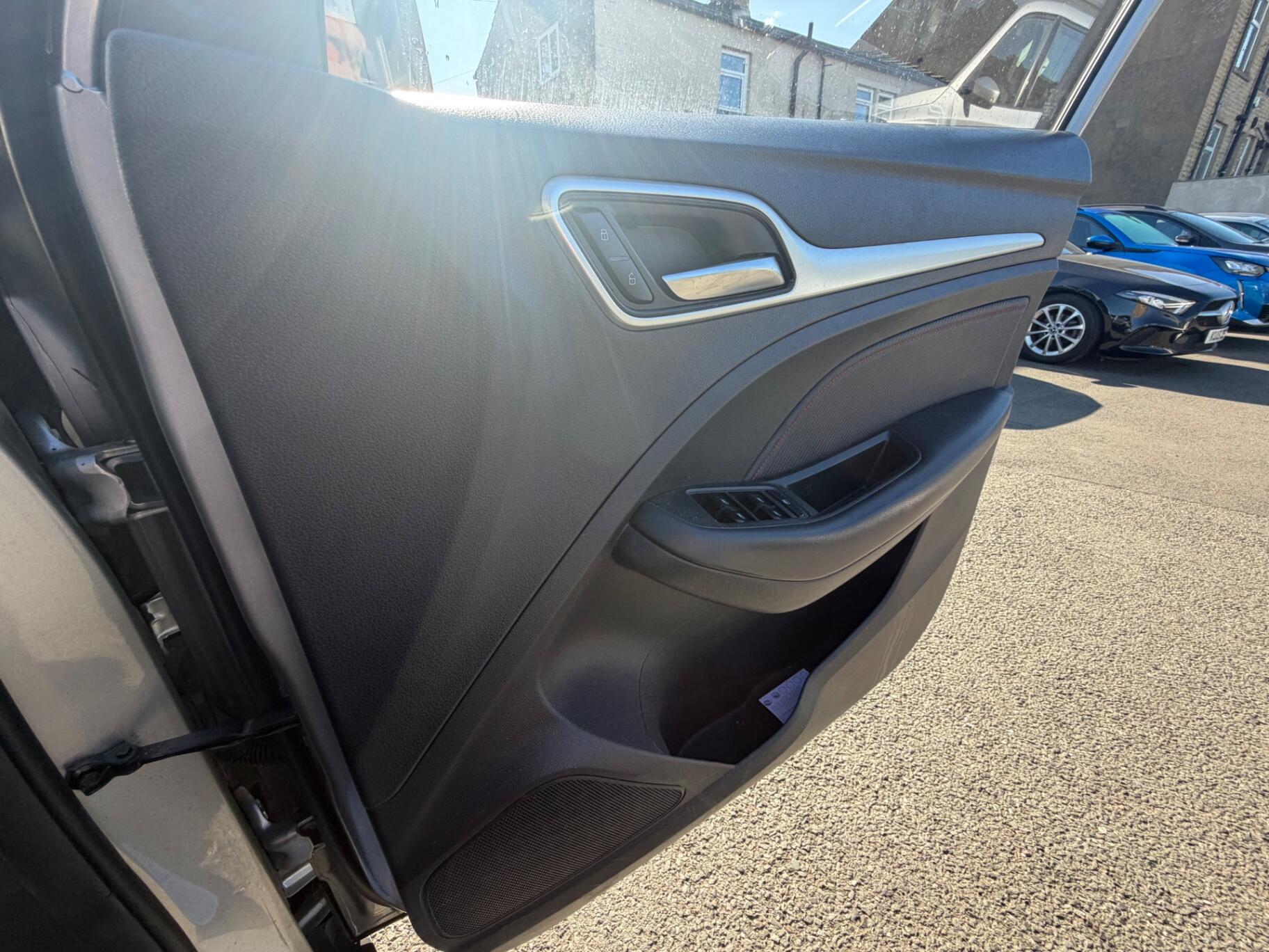MG ZS view 19