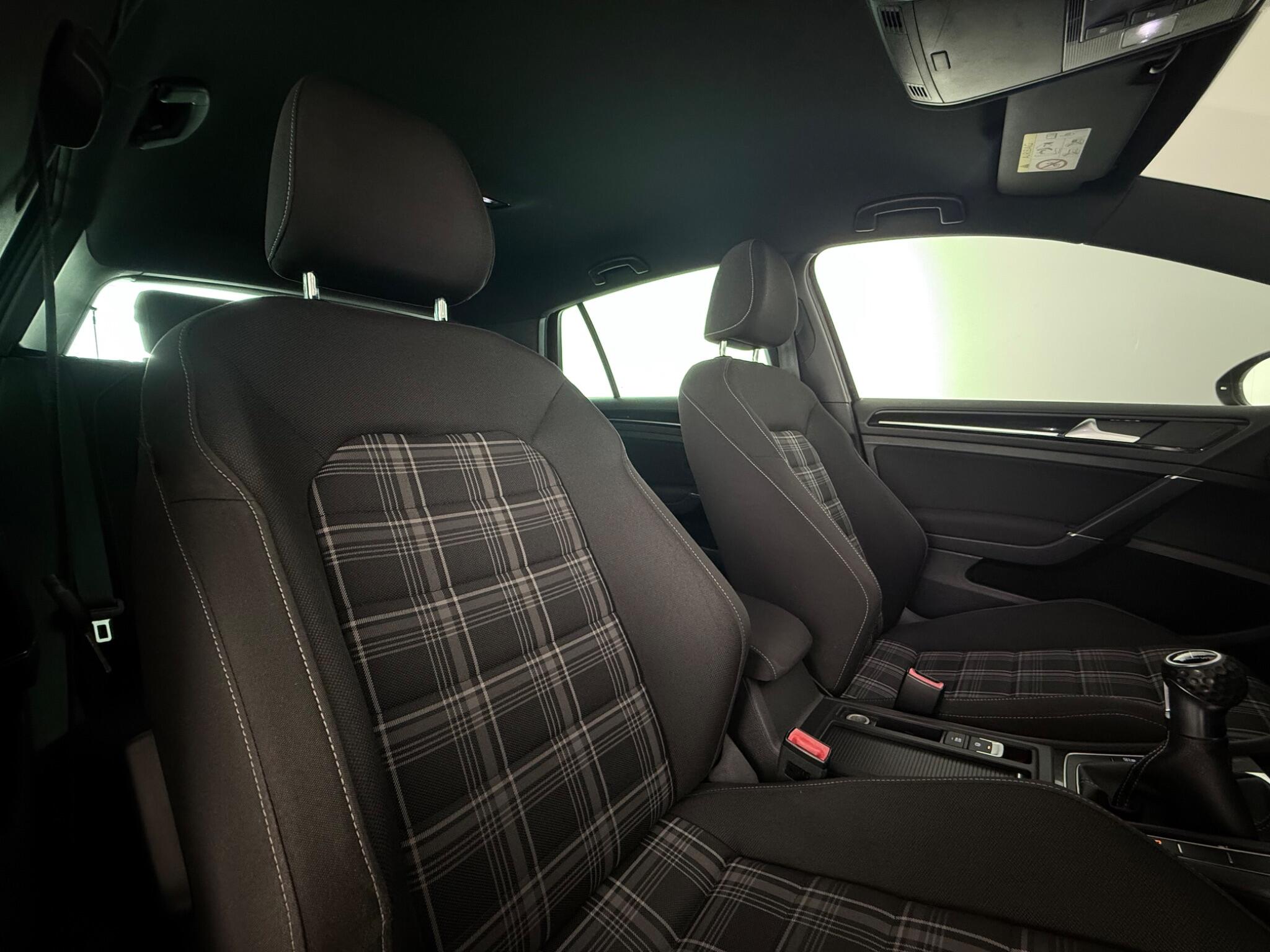 Volkswagen Golf view 31