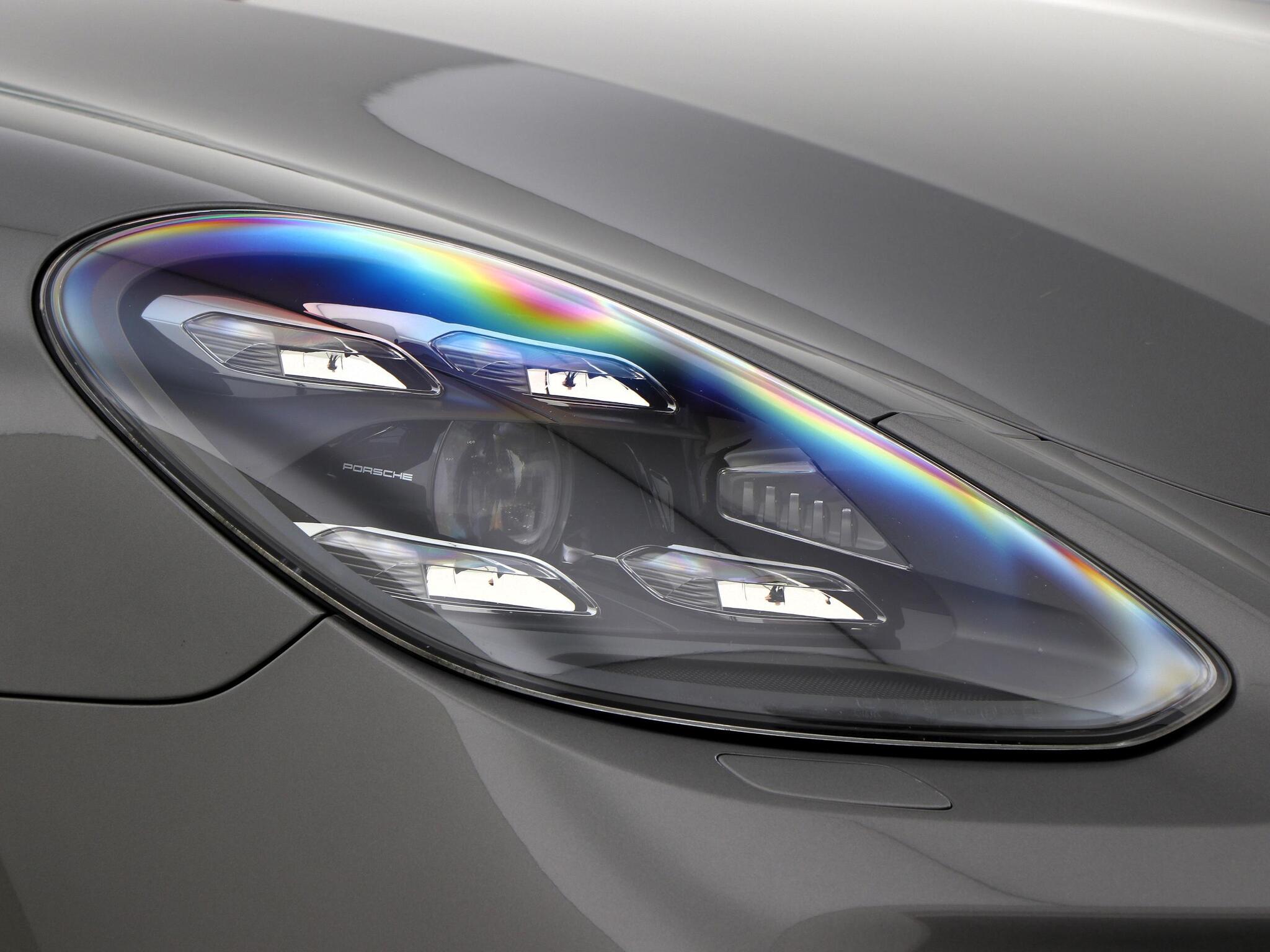Porsche Panamera view 14