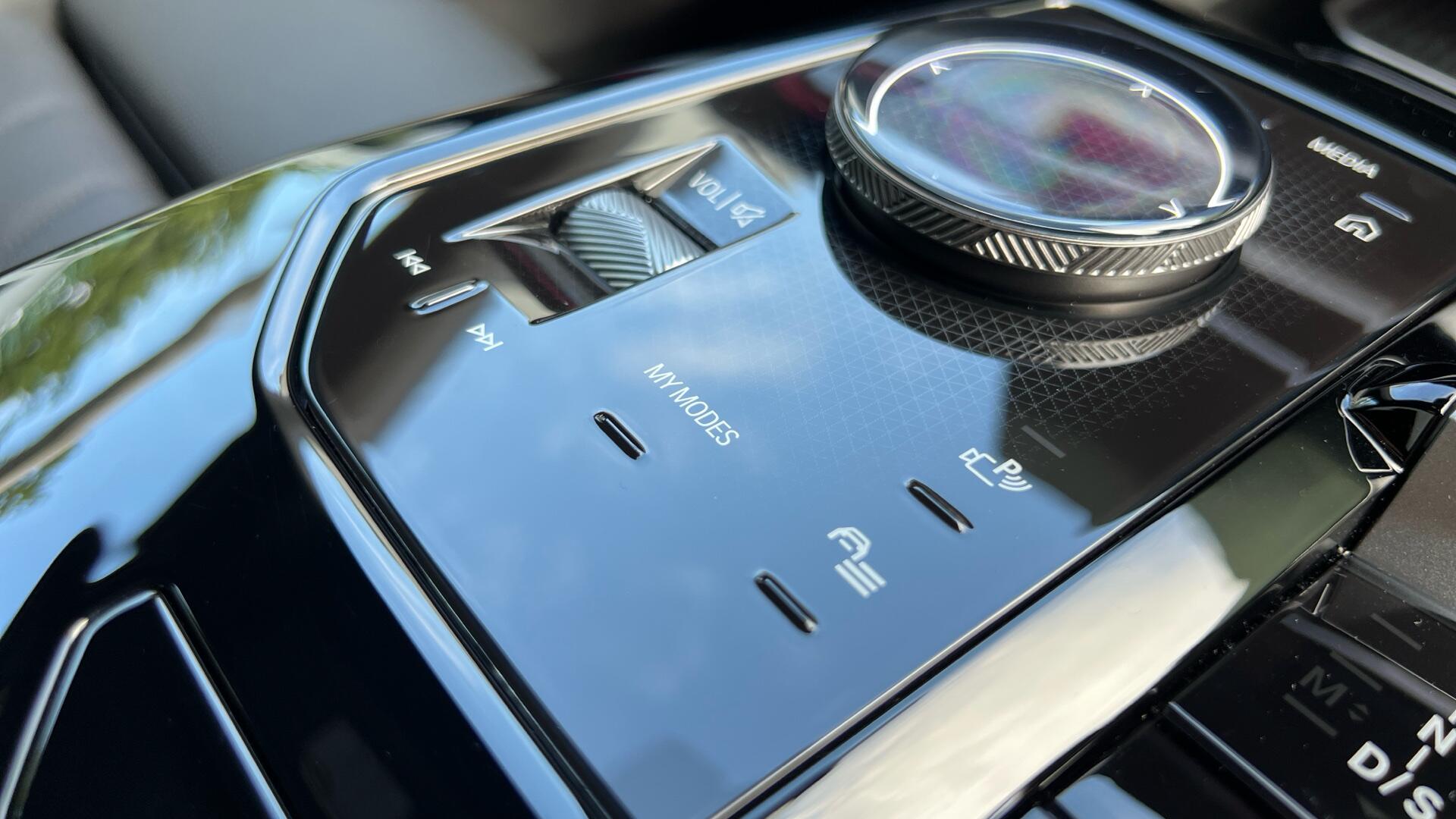 BMW 5 Series view 19