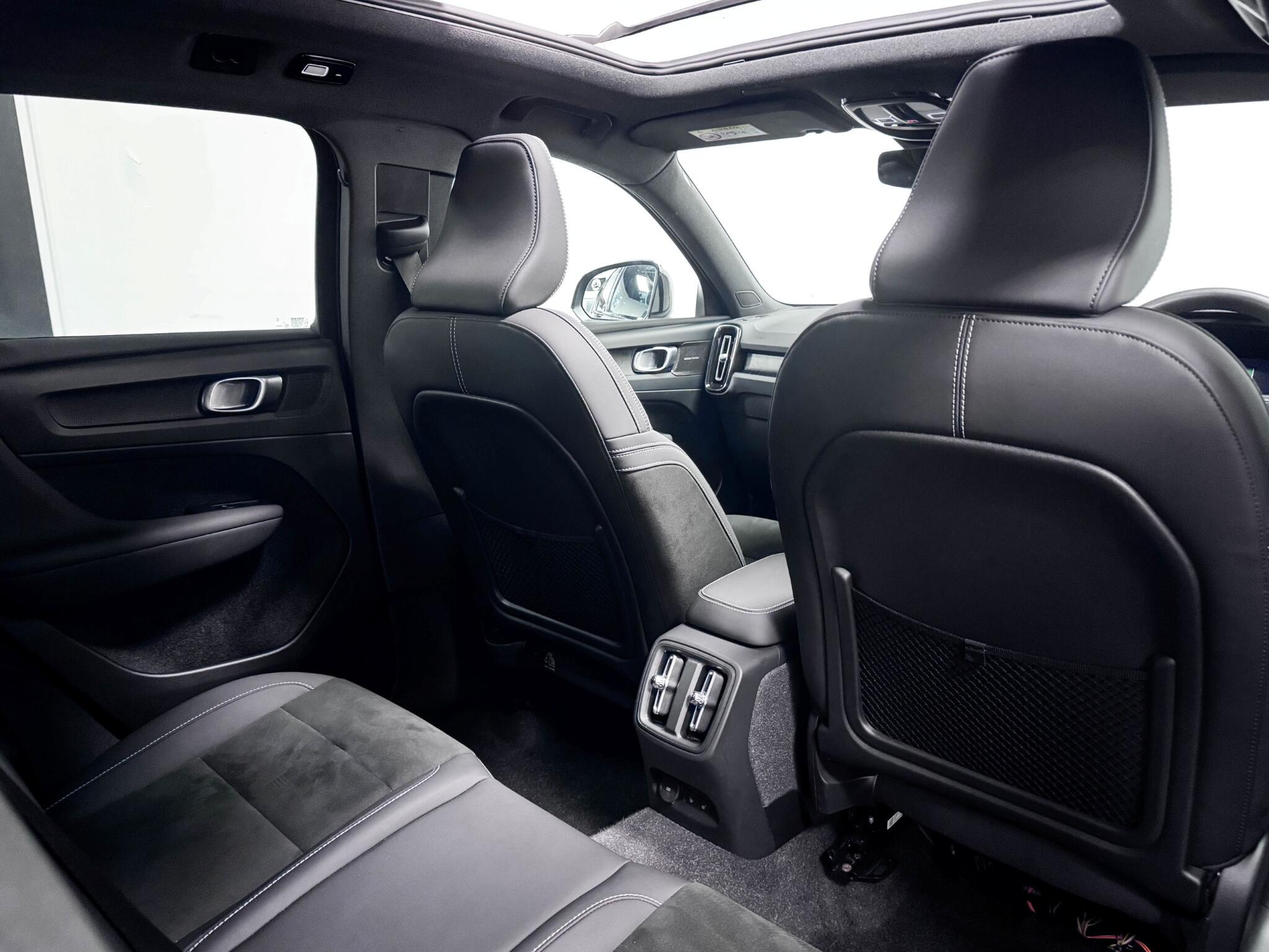 Volvo XC40 view 28