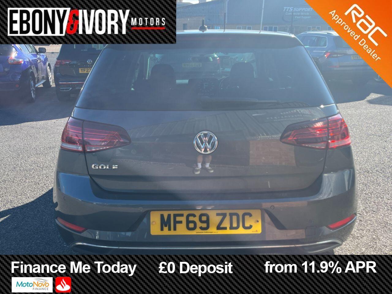 Volkswagen Golf view 4