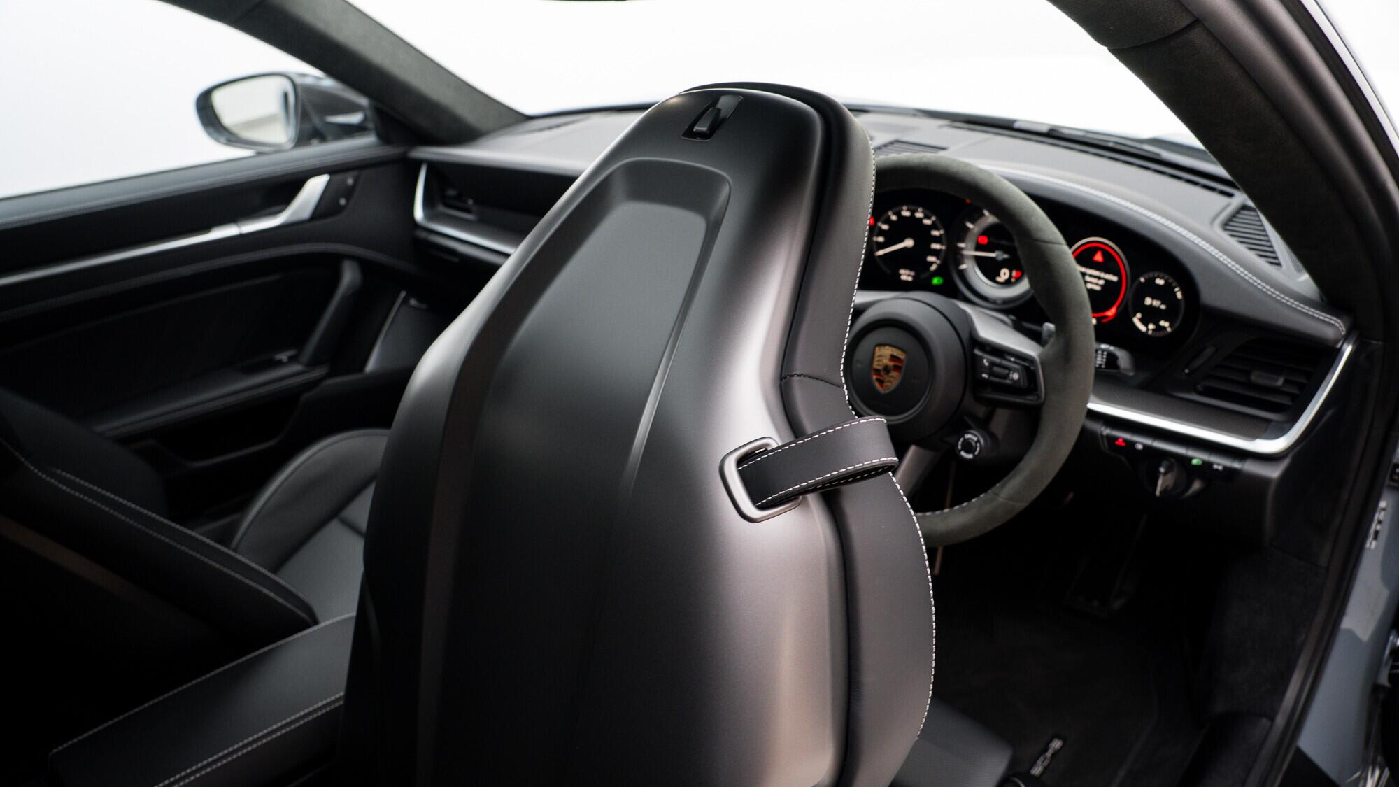 Porsche 911 view 9