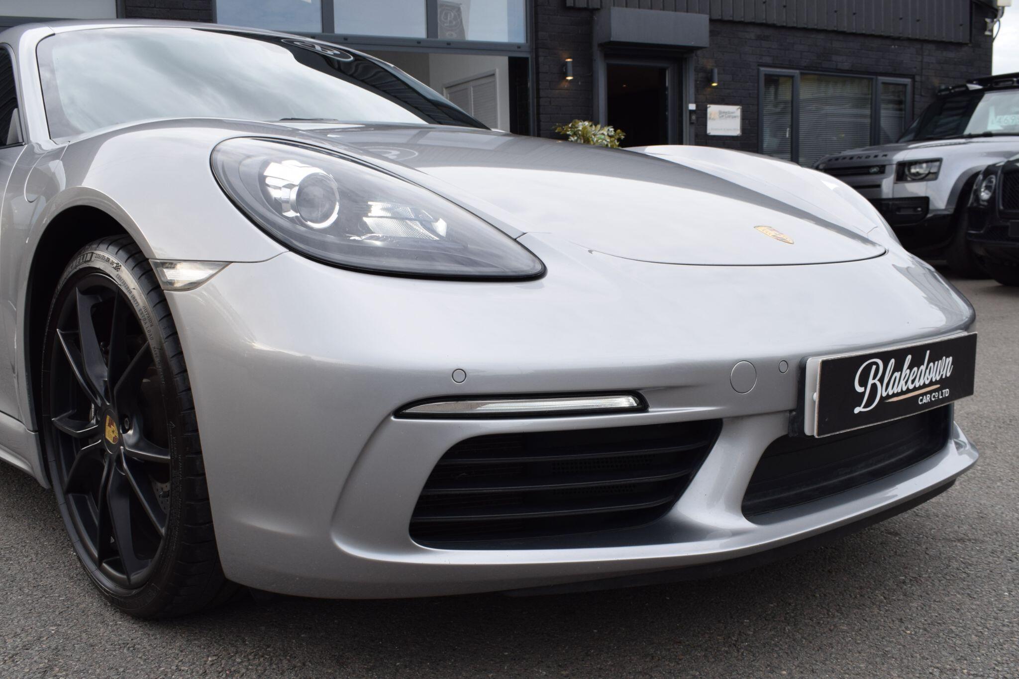 Porsche 718 Cayman view 42
